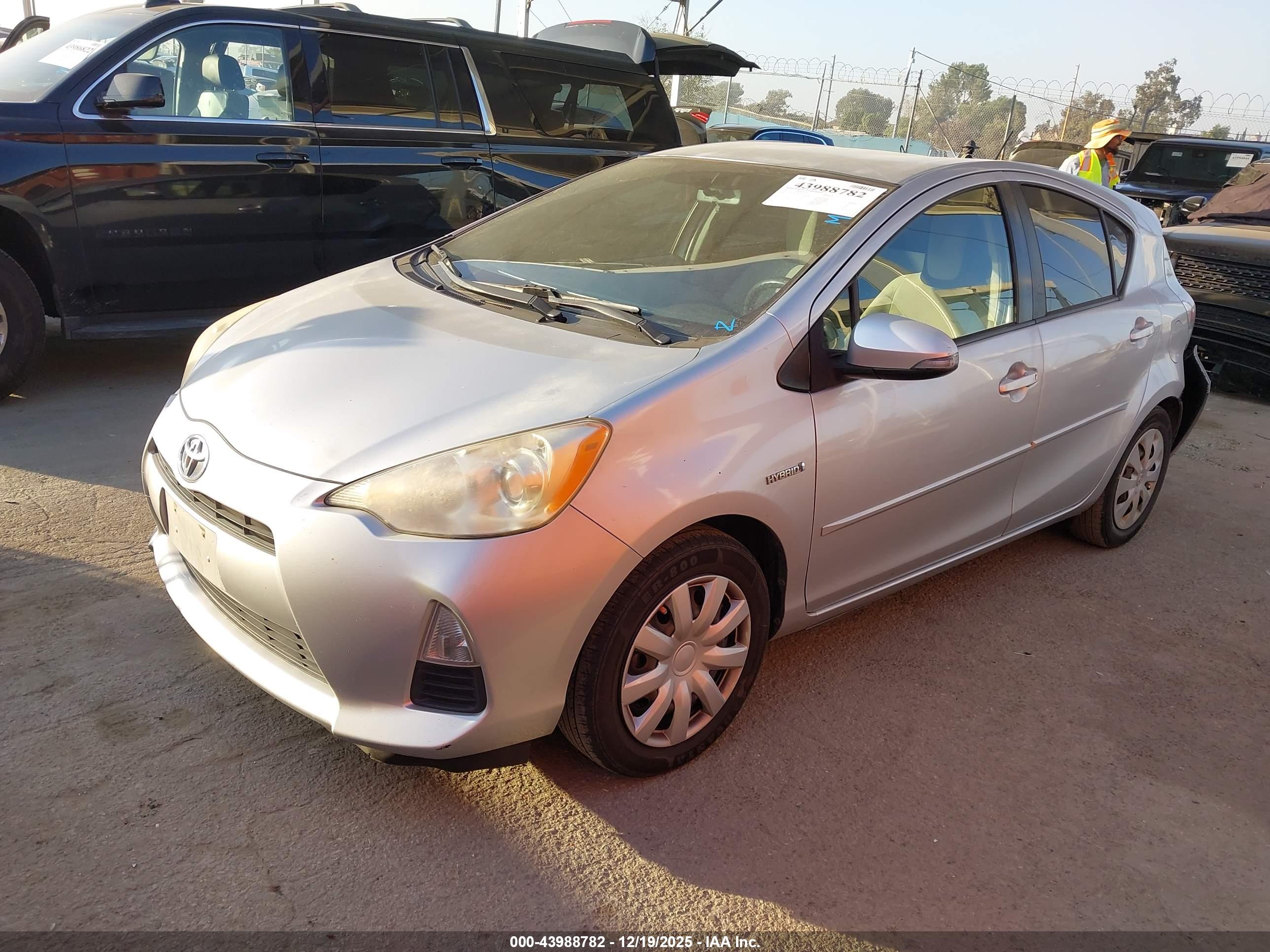 TOYOTA PRIUS image 2