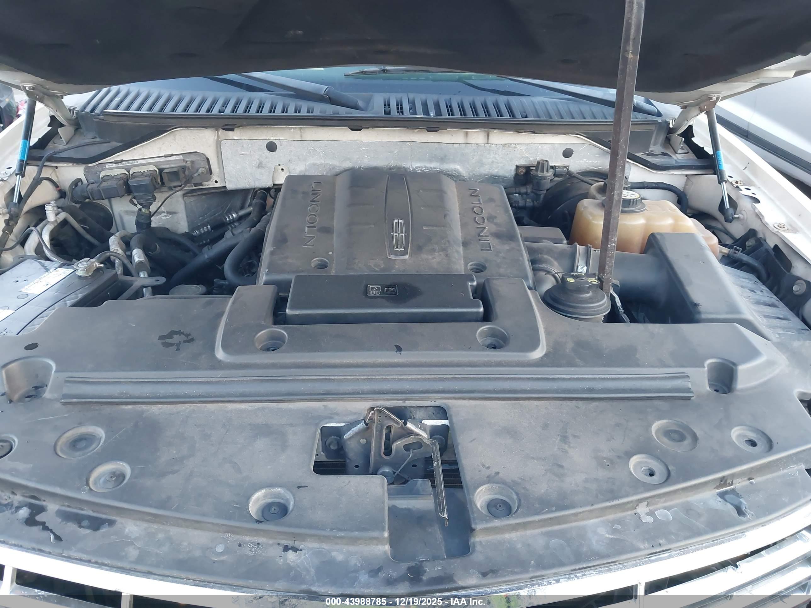 LINCOLN NAVIGATOR image 10