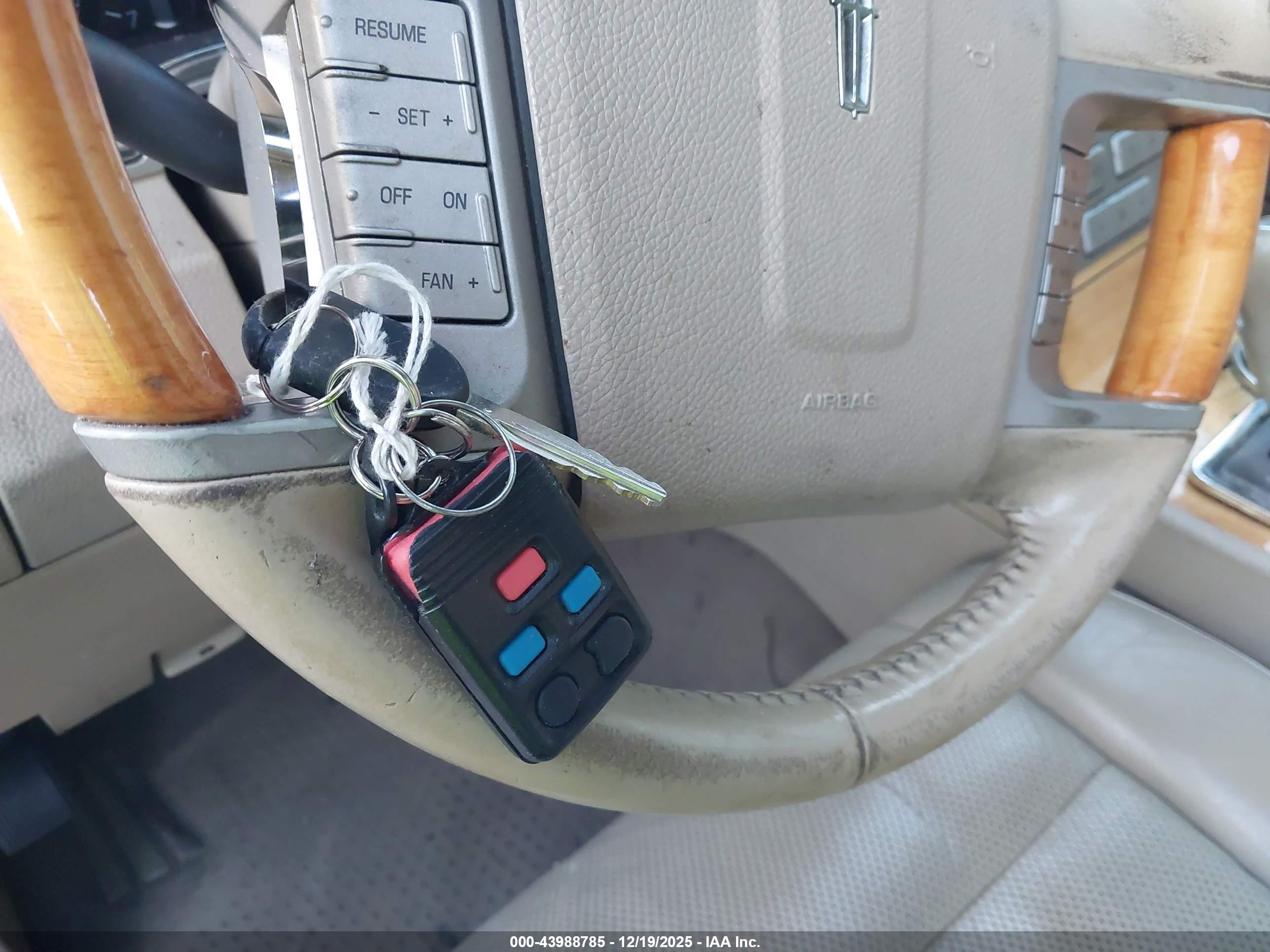 LINCOLN NAVIGATOR image 11