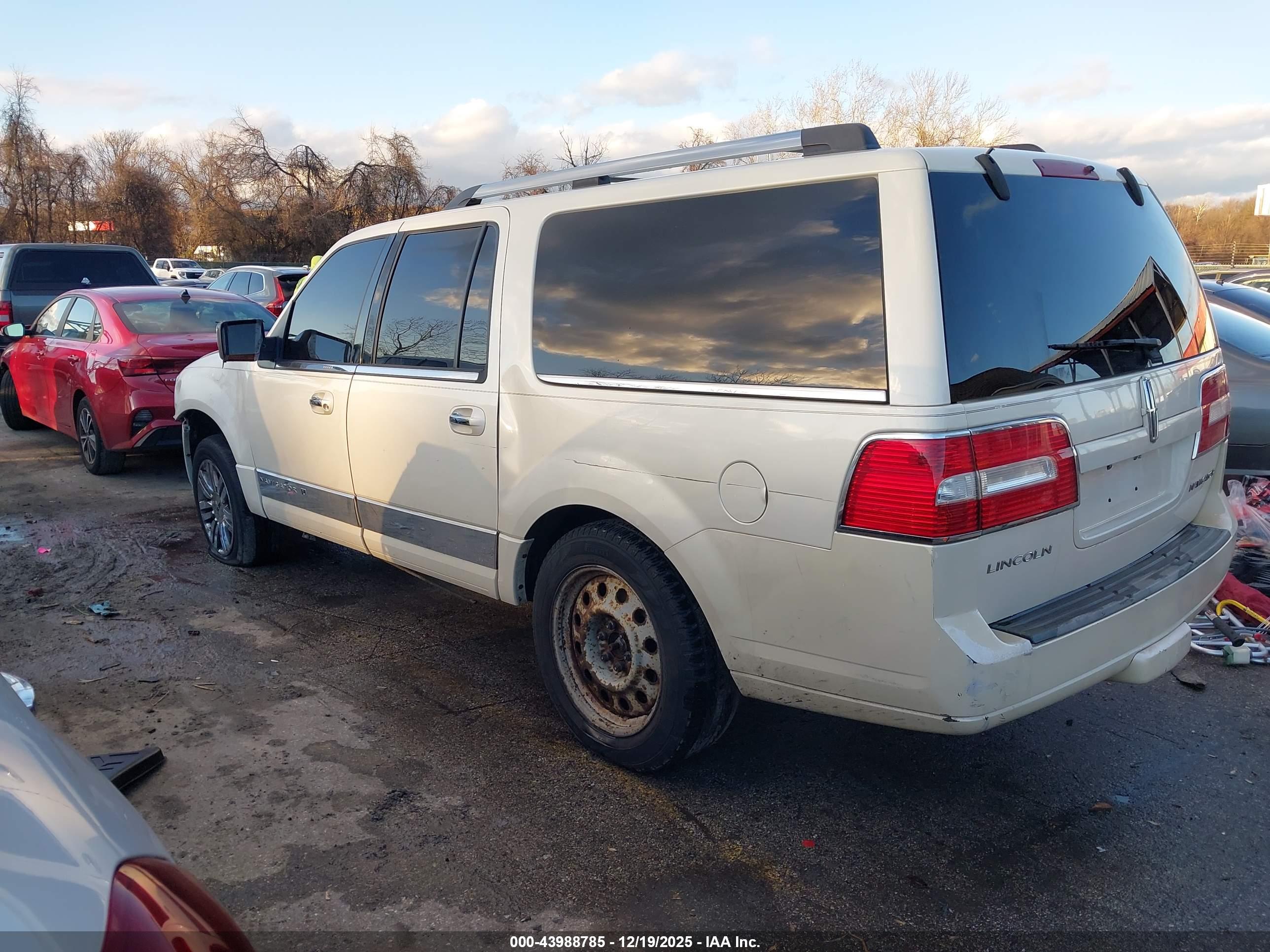 LINCOLN NAVIGATOR image 3