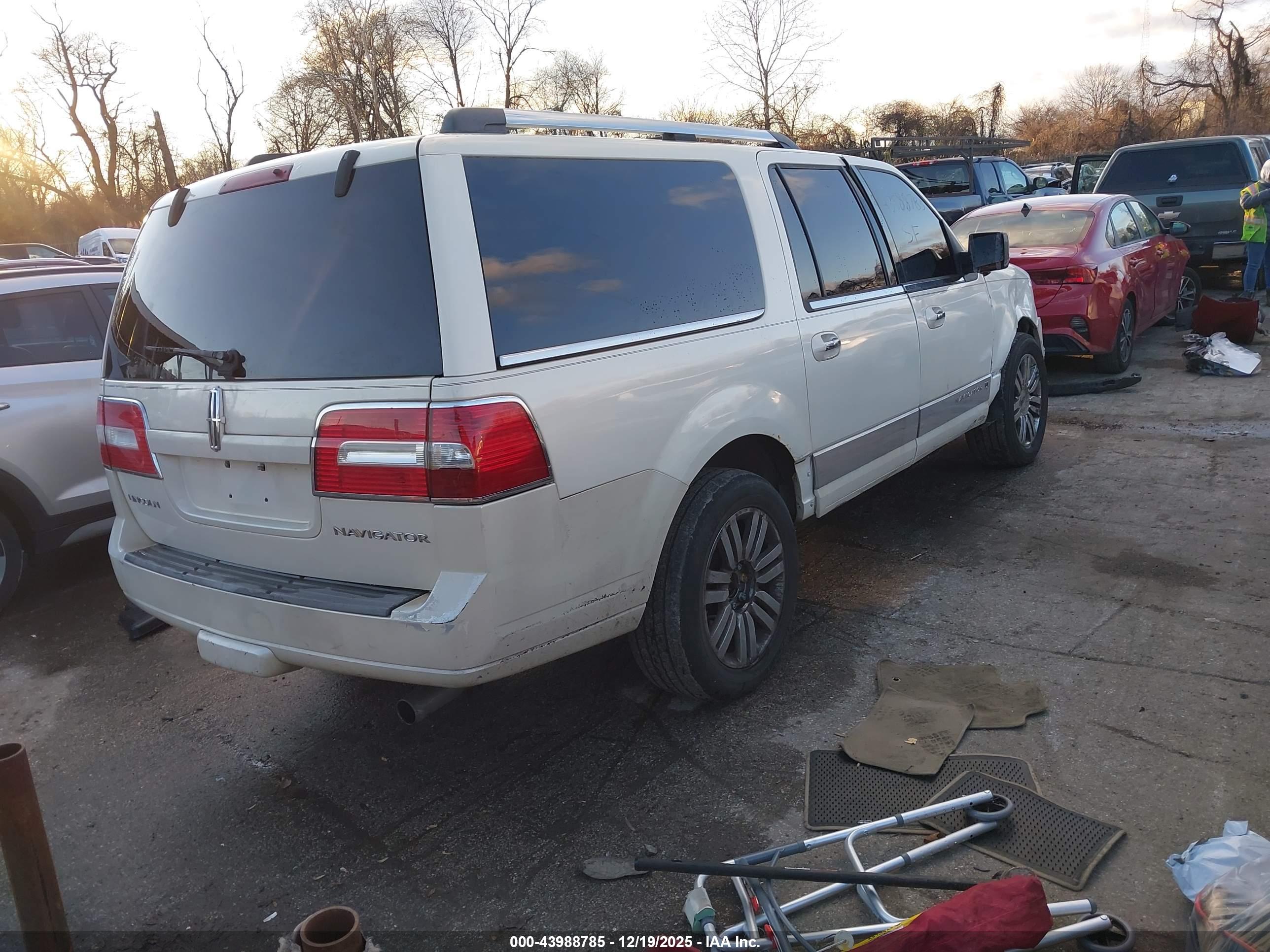 LINCOLN NAVIGATOR image 4