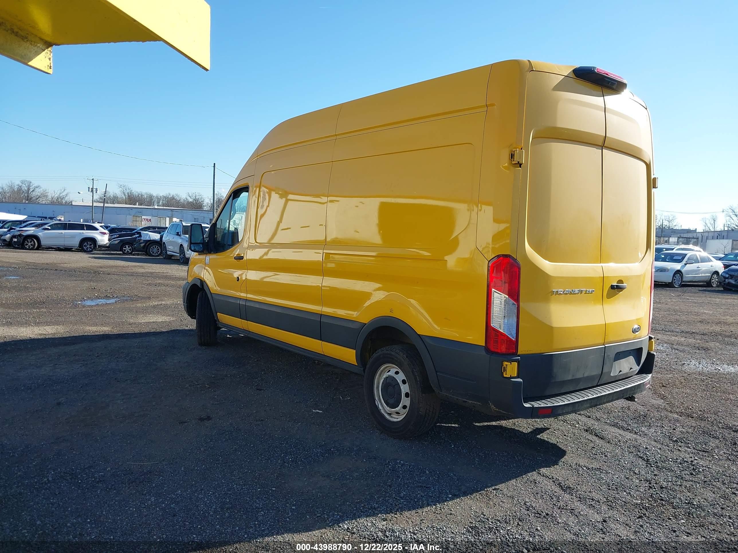 FORD TRANSIT-250 image 3