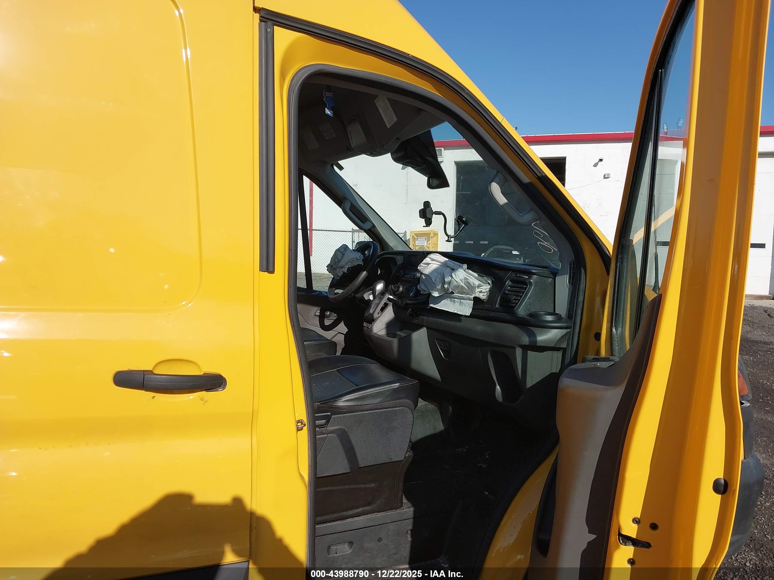 FORD TRANSIT-250 image 5