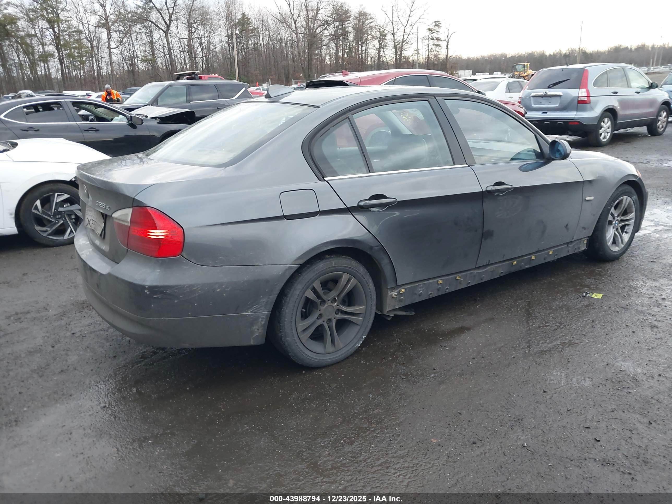BMW 328XI image 4