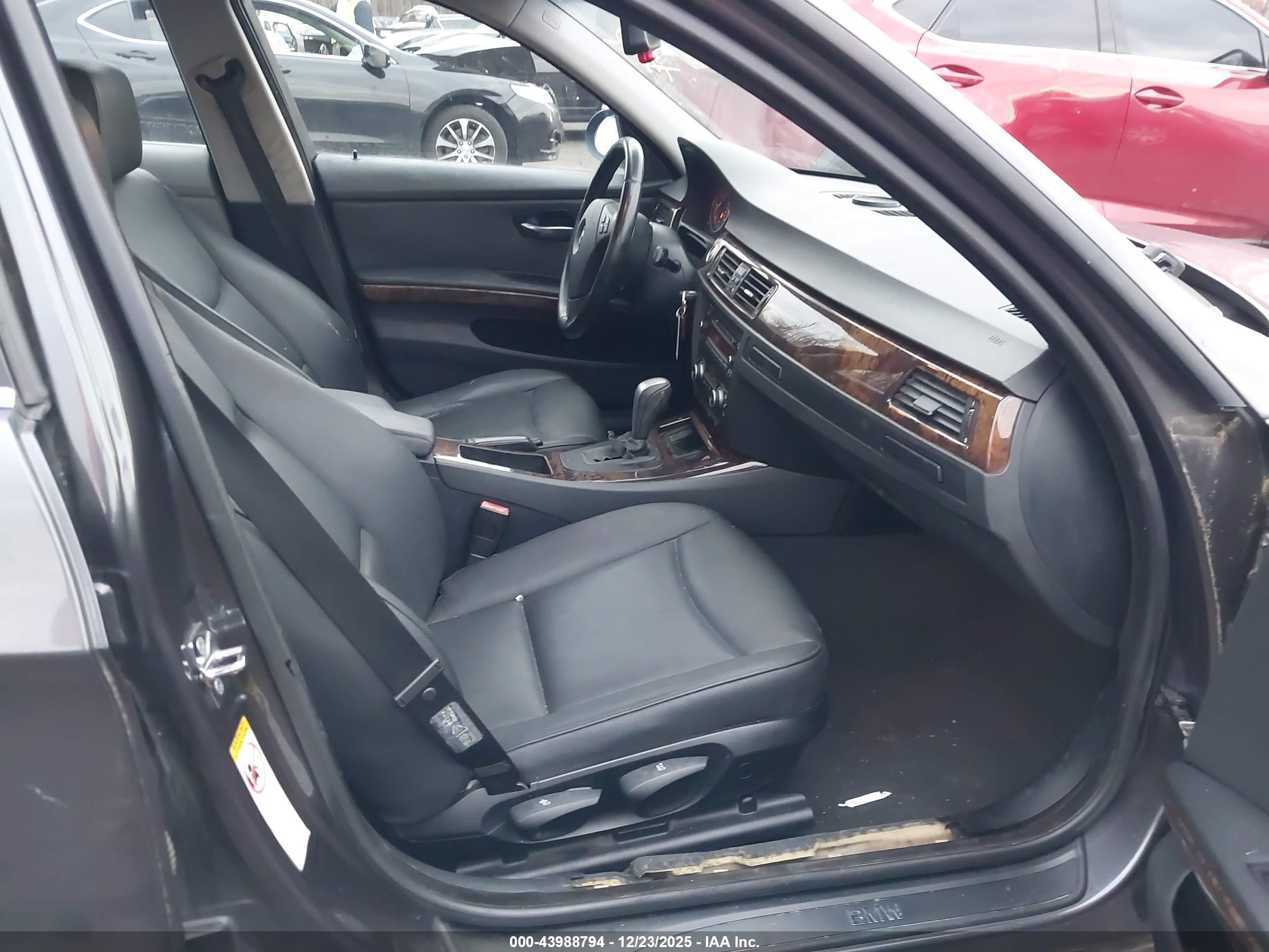 BMW 328XI image 5