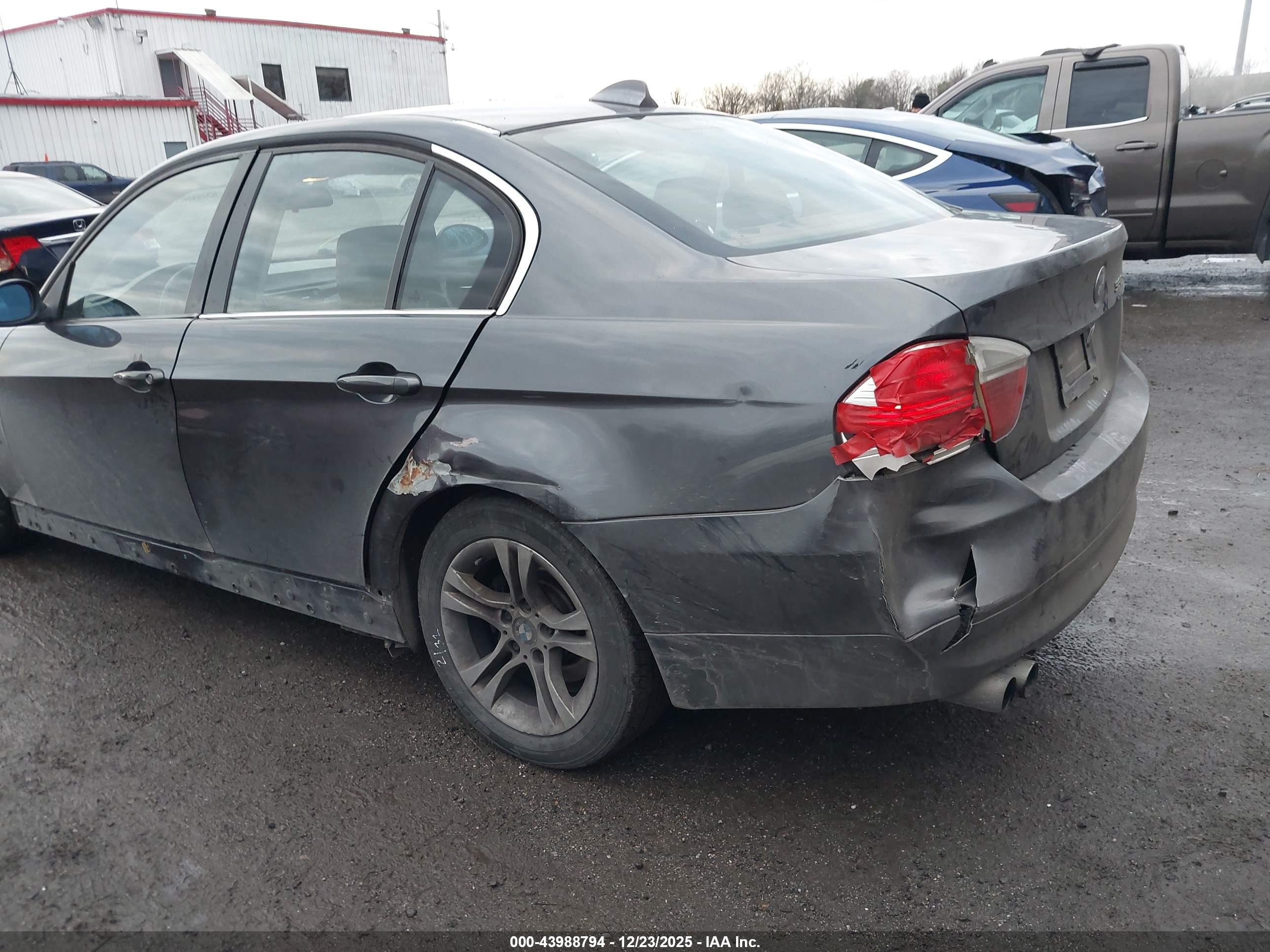 BMW 328XI image 6