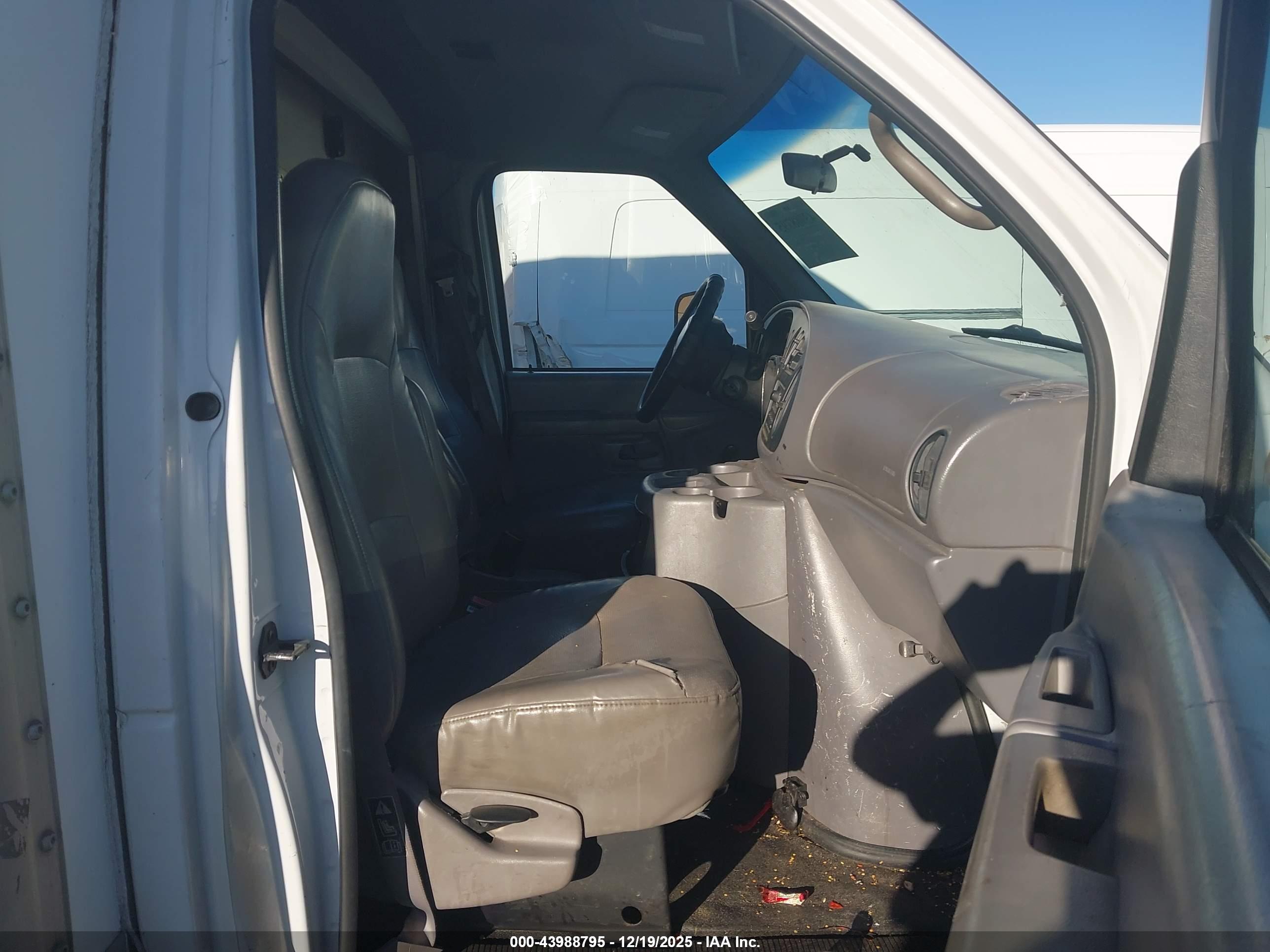 FORD E-350 image 5