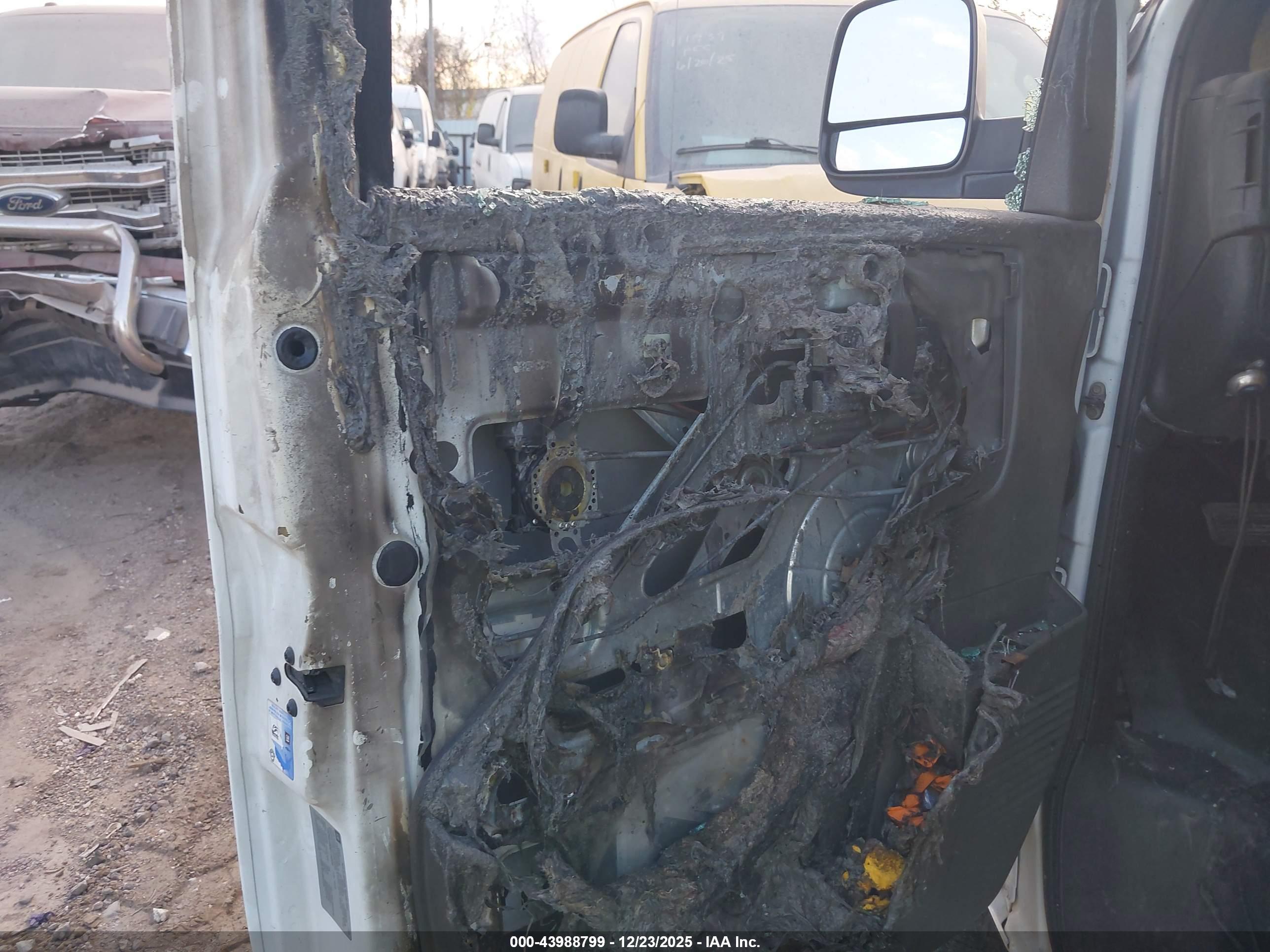 CHEVROLET EXPRESS image 6