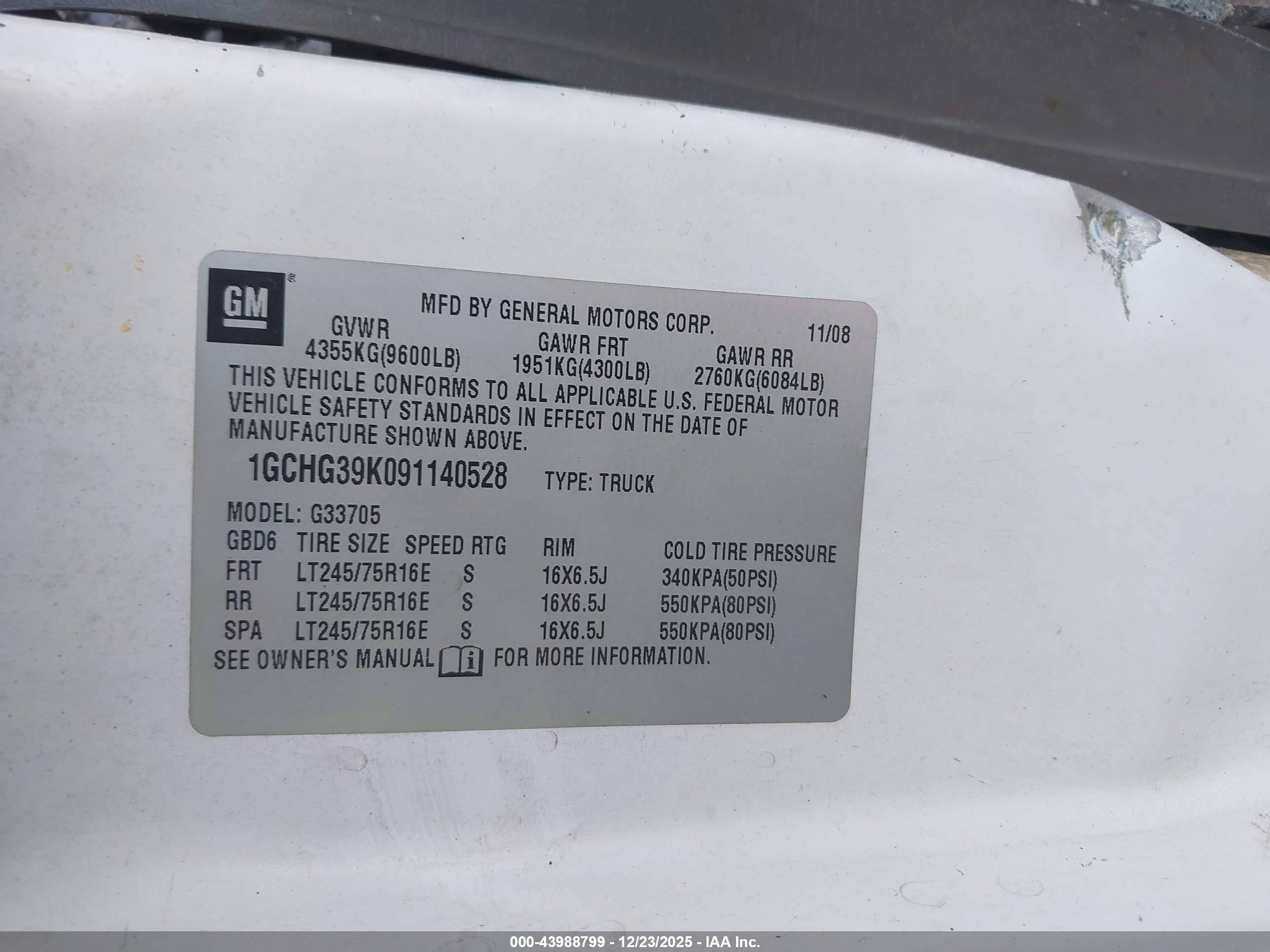 CHEVROLET EXPRESS image 9