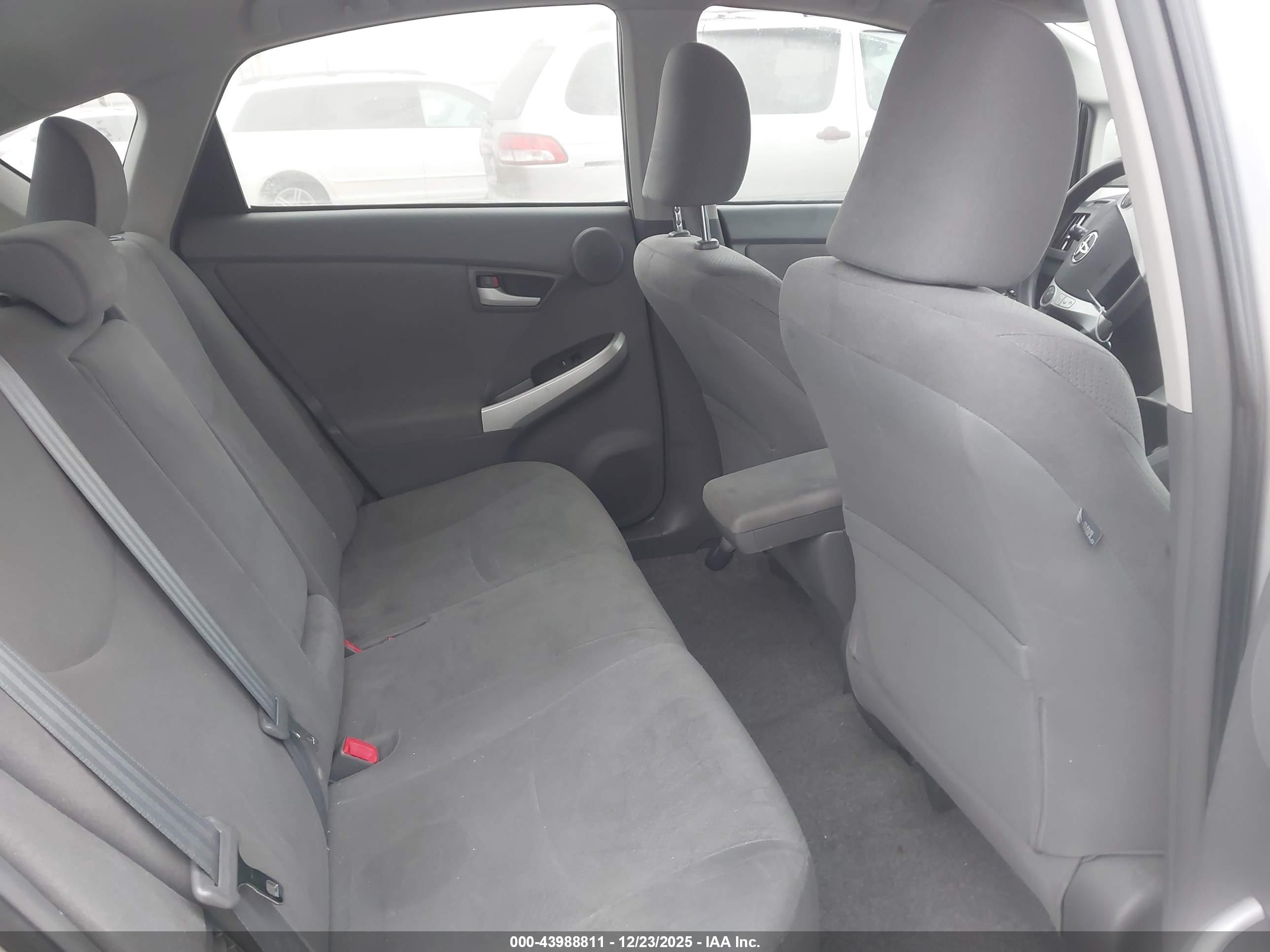 TOYOTA PRIUS image 8