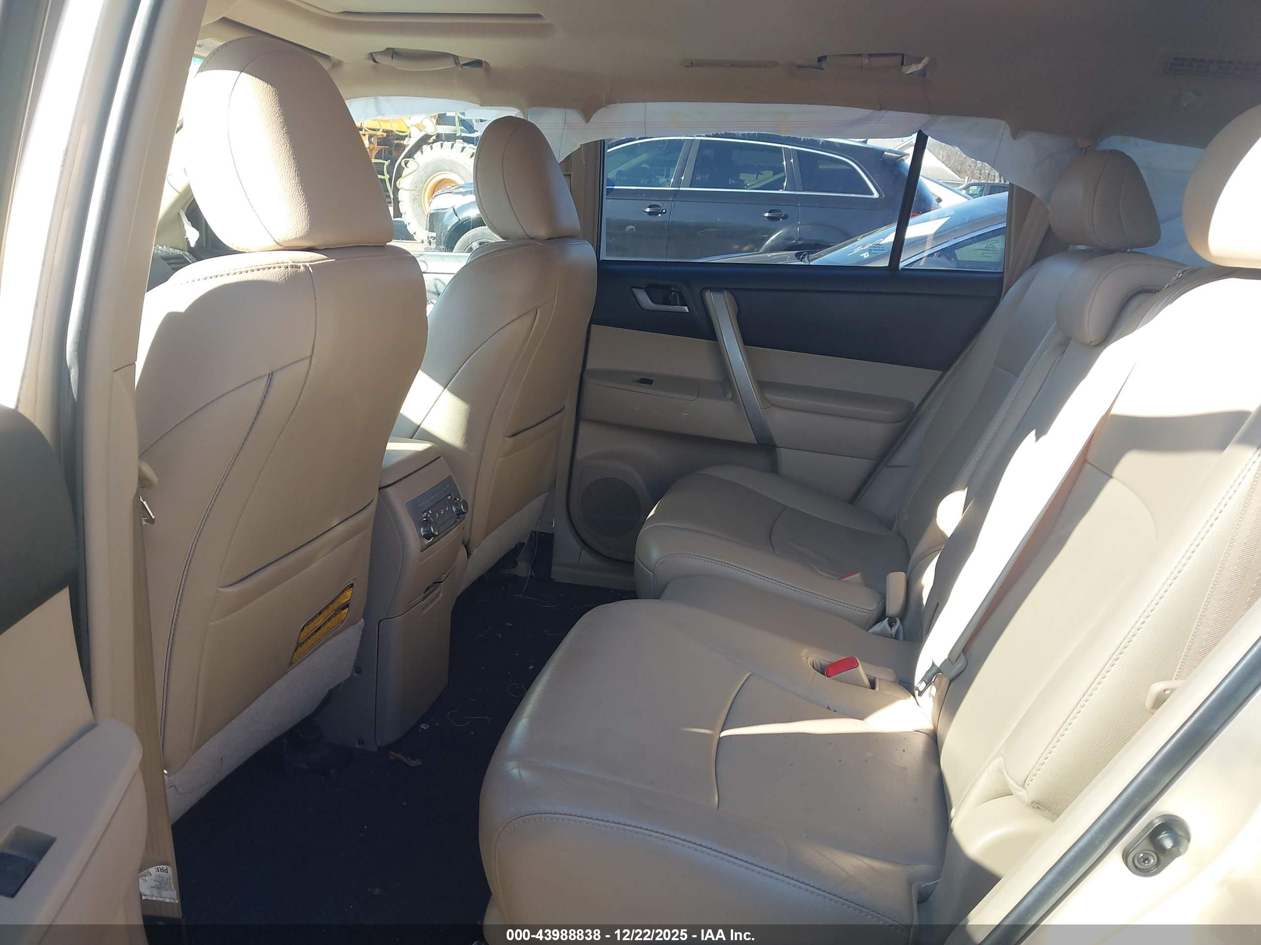 TOYOTA HIGHLANDER image 8