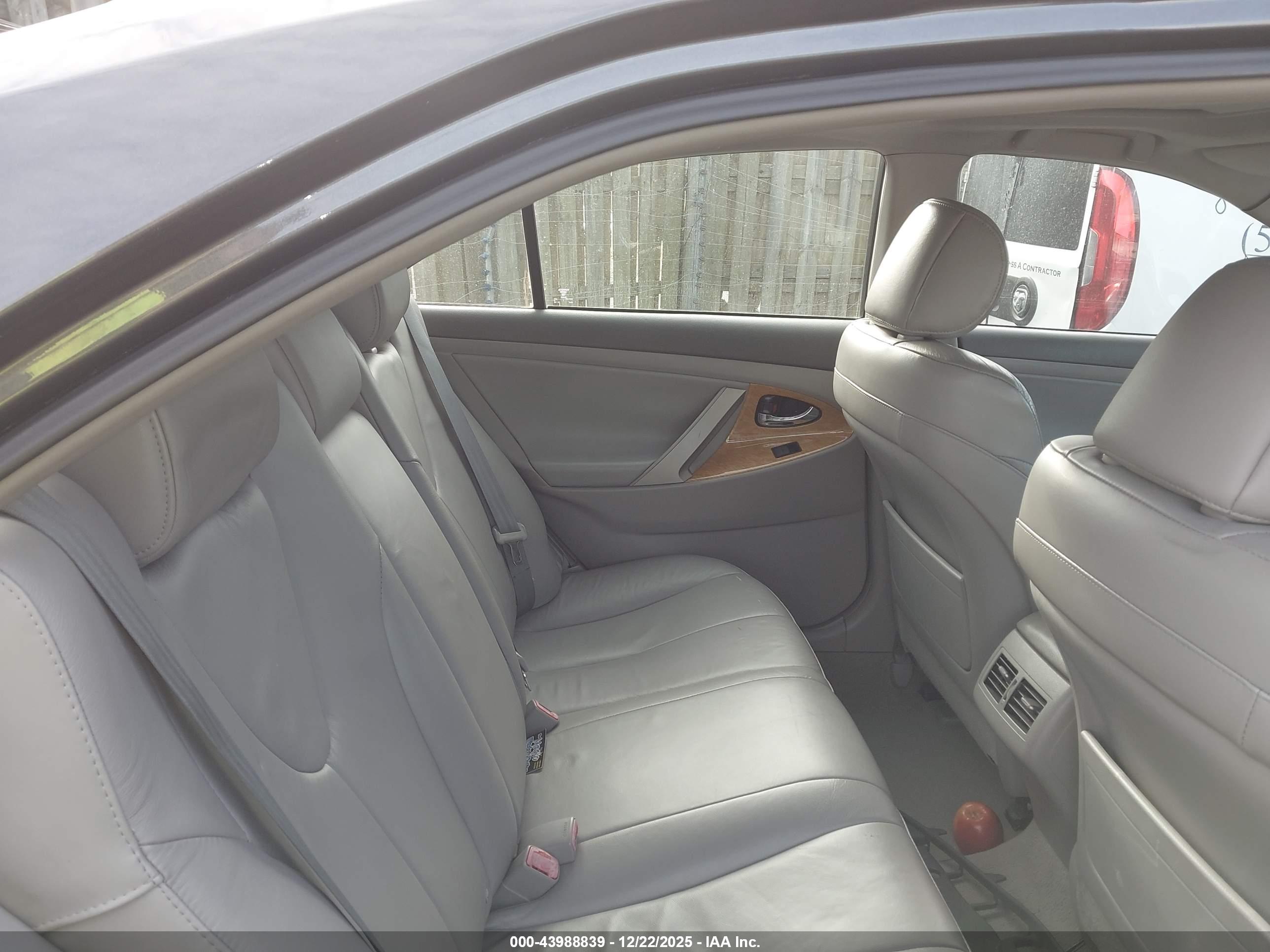 TOYOTA CAMRY image 8