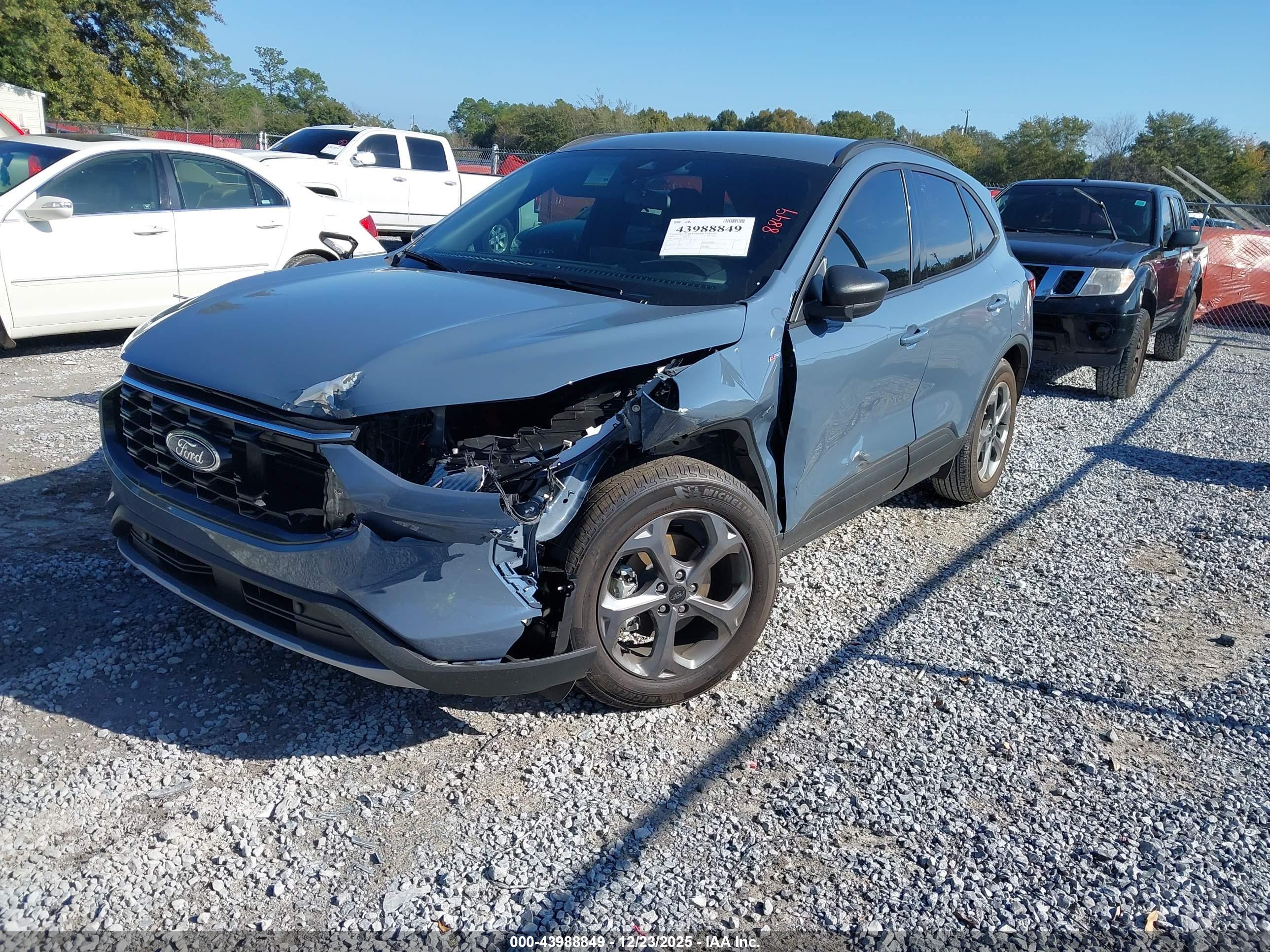 FORD ESCAPE image 2