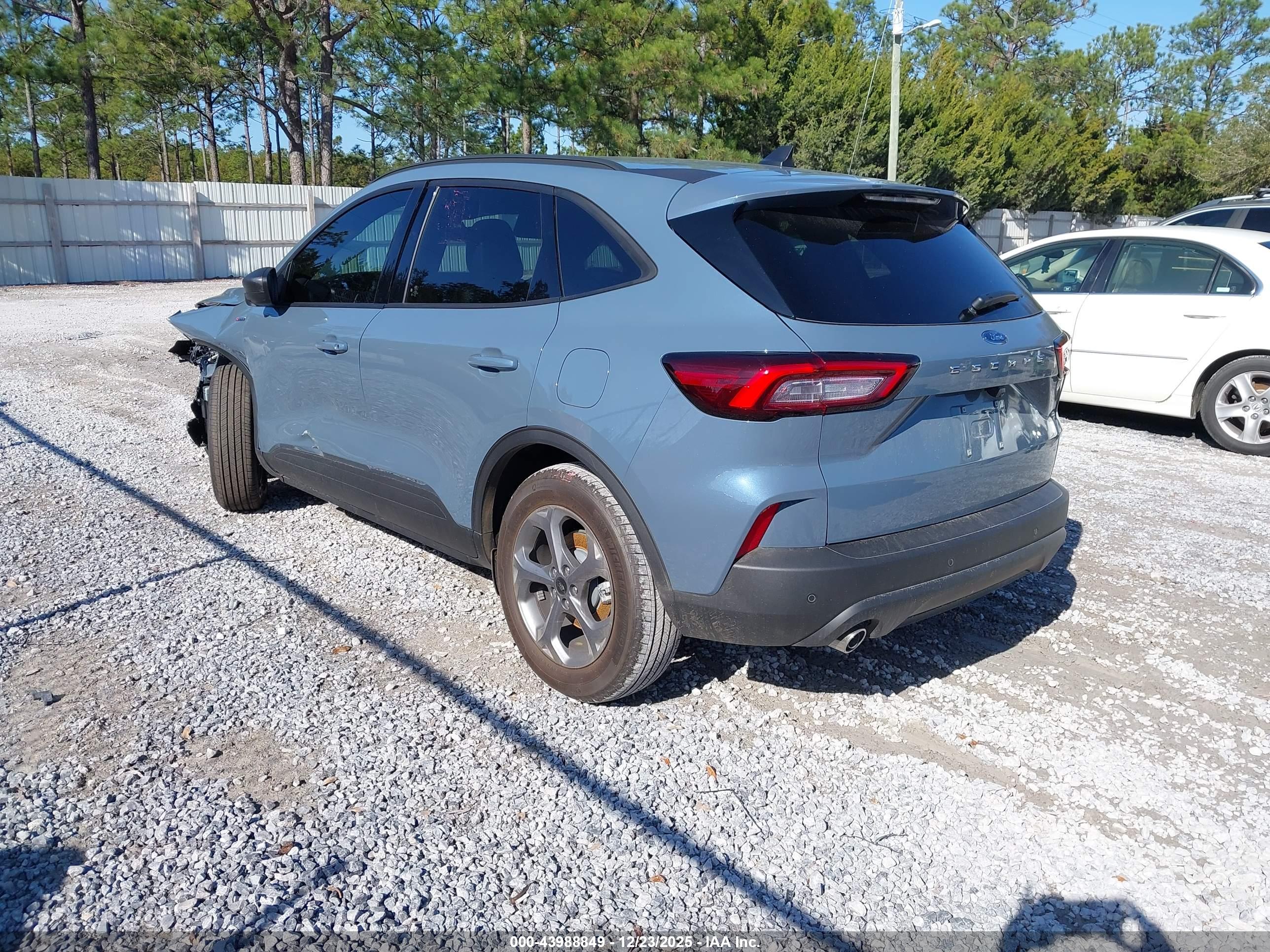 FORD ESCAPE image 3
