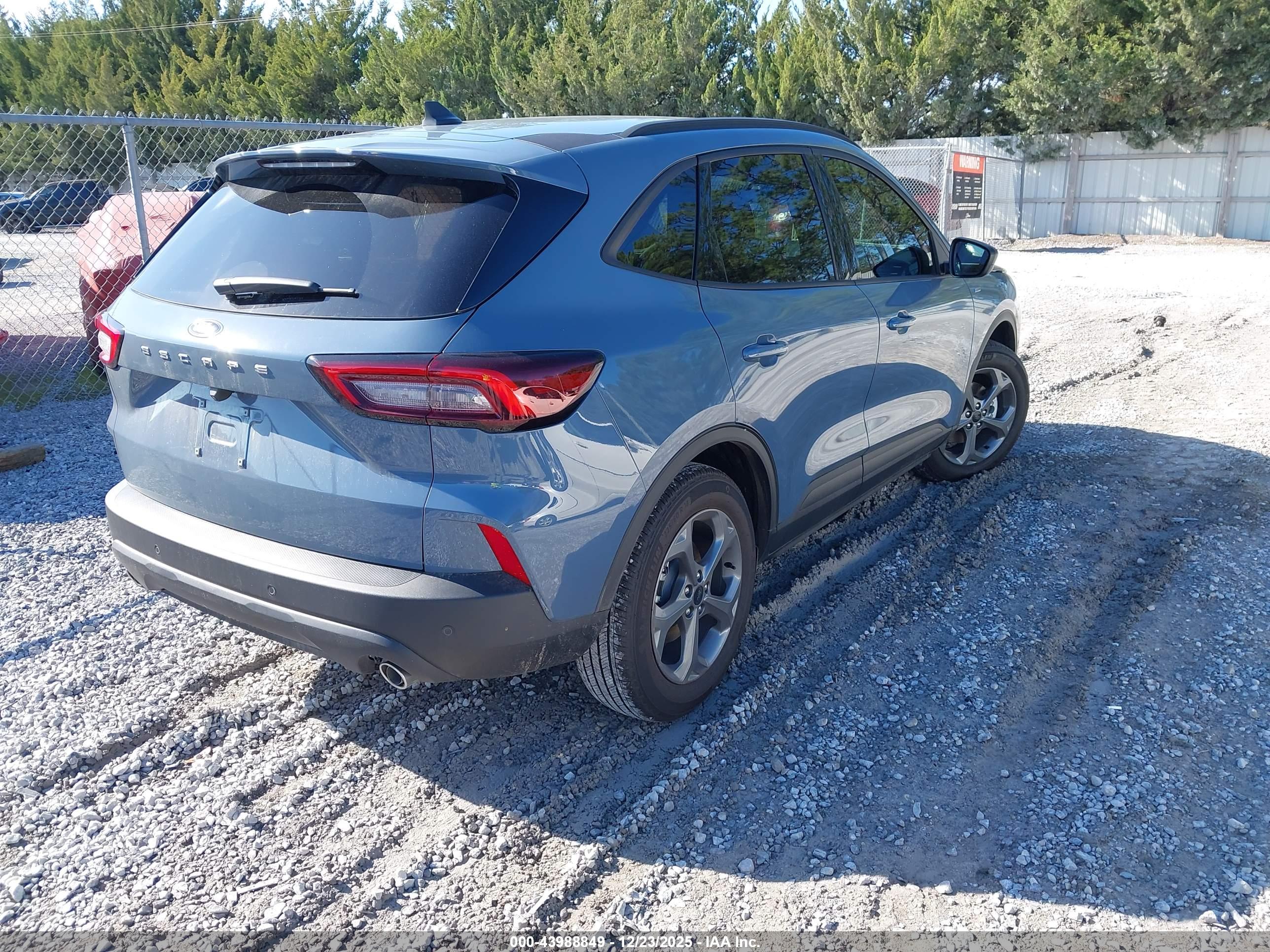 FORD ESCAPE image 4