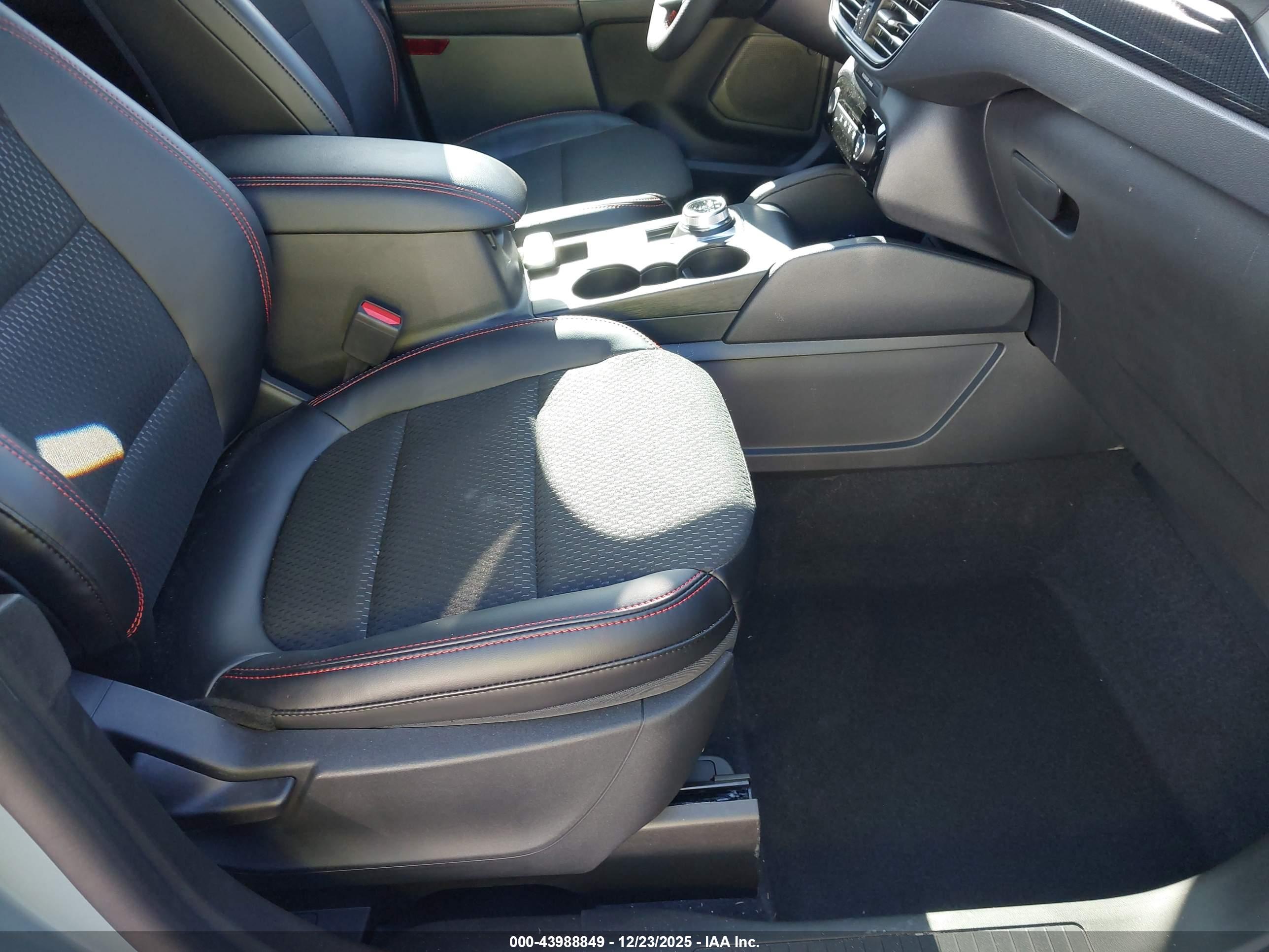 FORD ESCAPE image 5