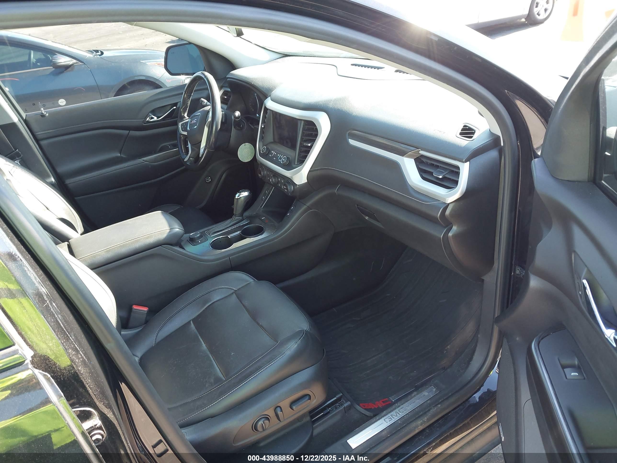 GMC ACADIA image 5