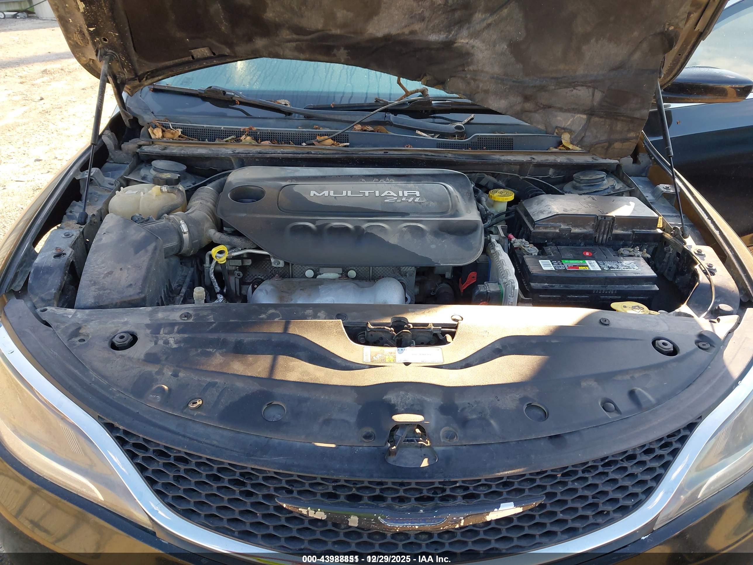 CHRYSLER 200 image 10