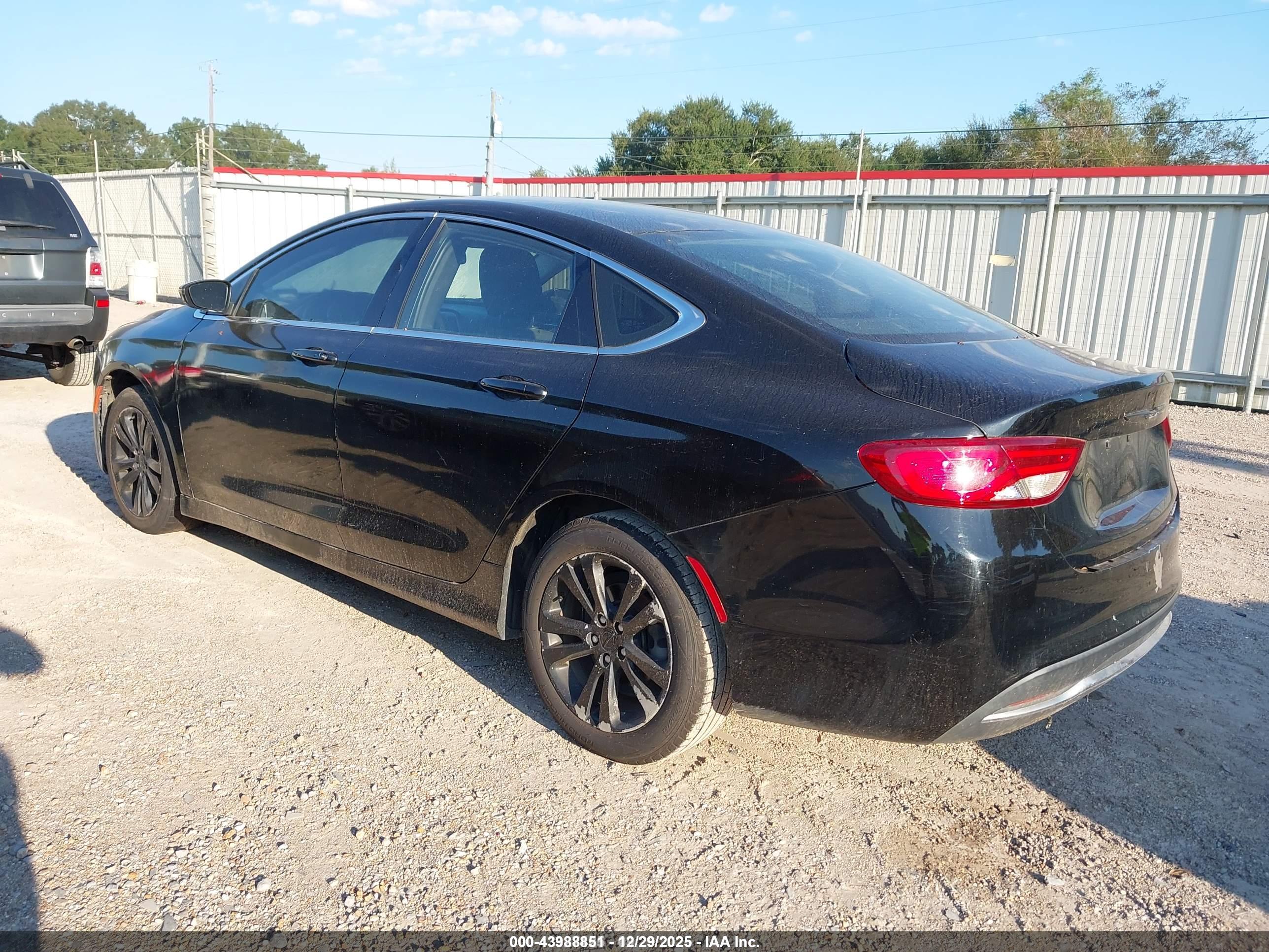 CHRYSLER 200 image 3