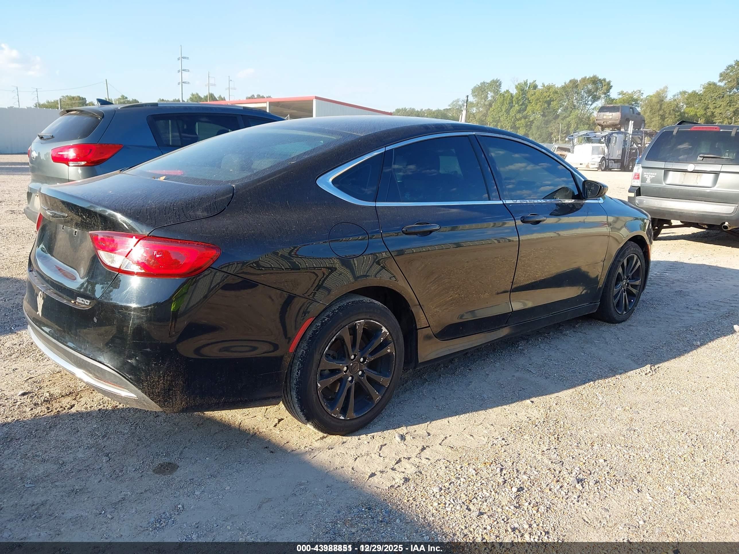 CHRYSLER 200 image 4