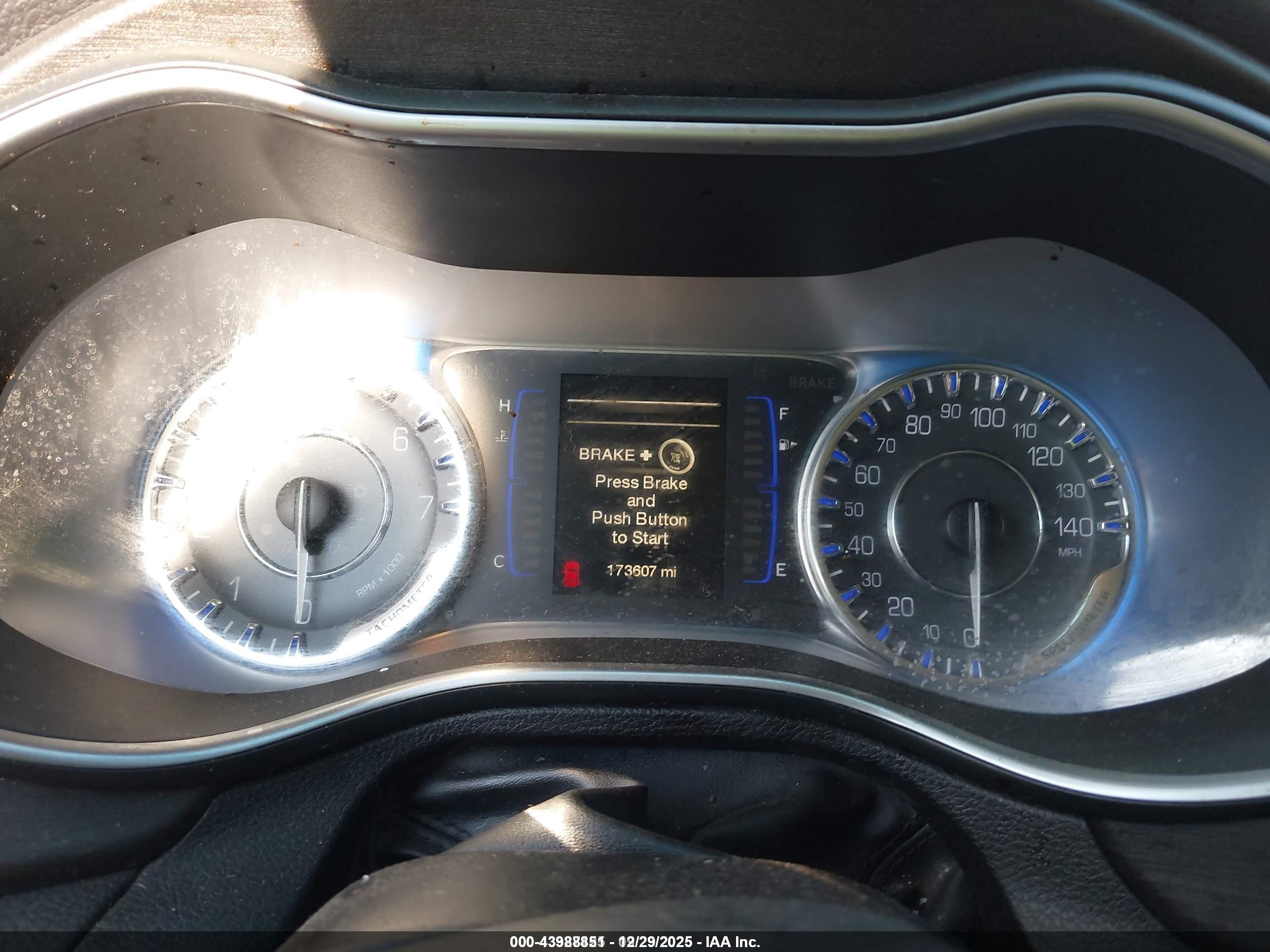 CHRYSLER 200 image 7