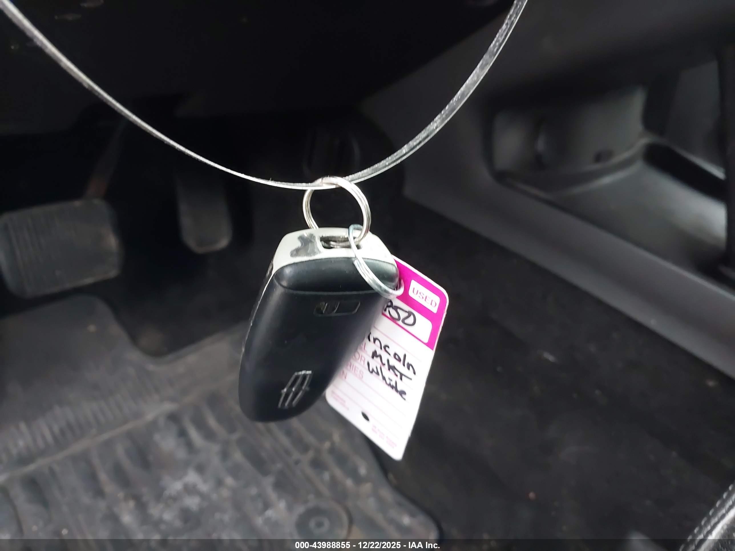 LINCOLN MKT image 11