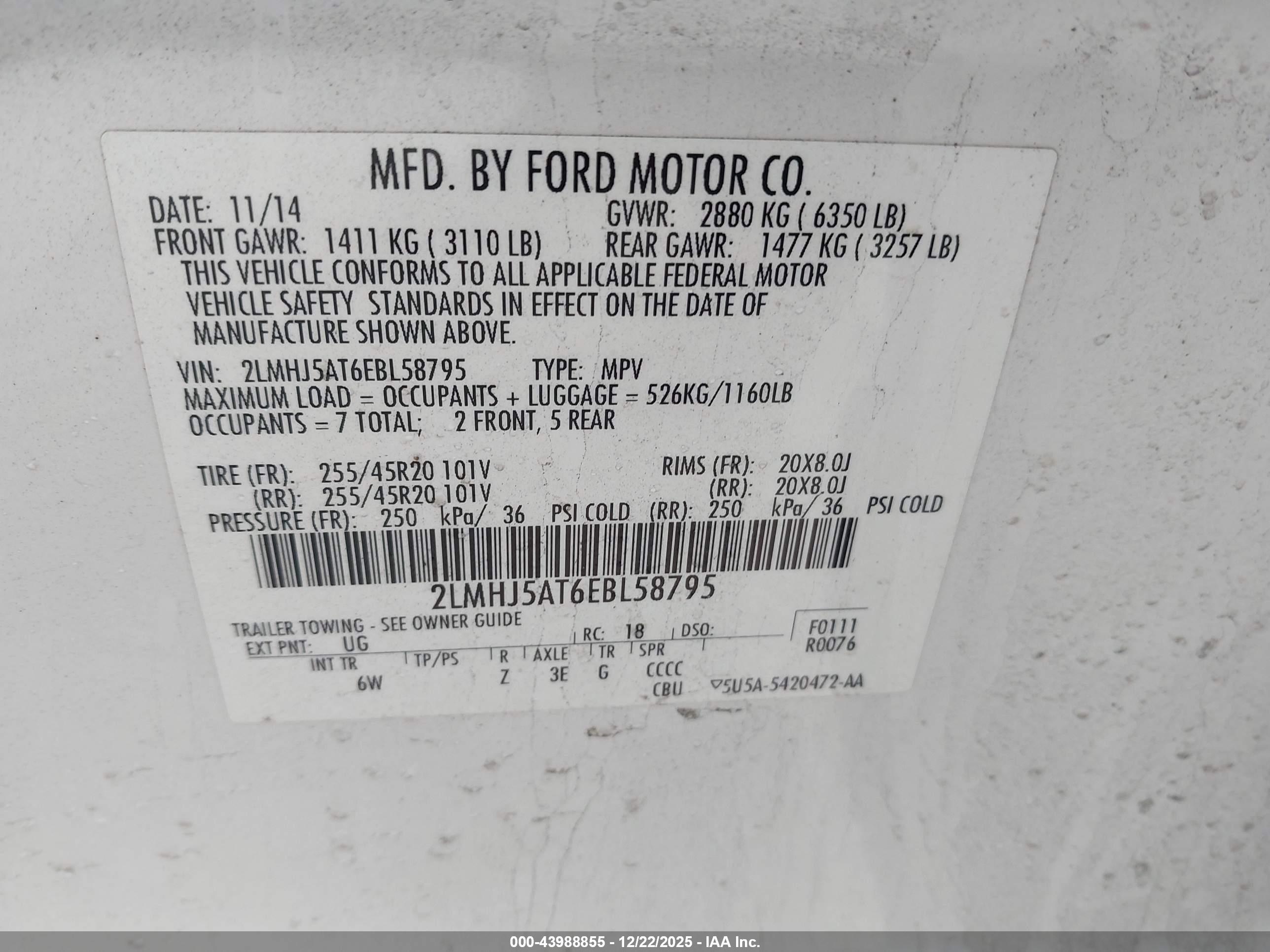 LINCOLN MKT image 9