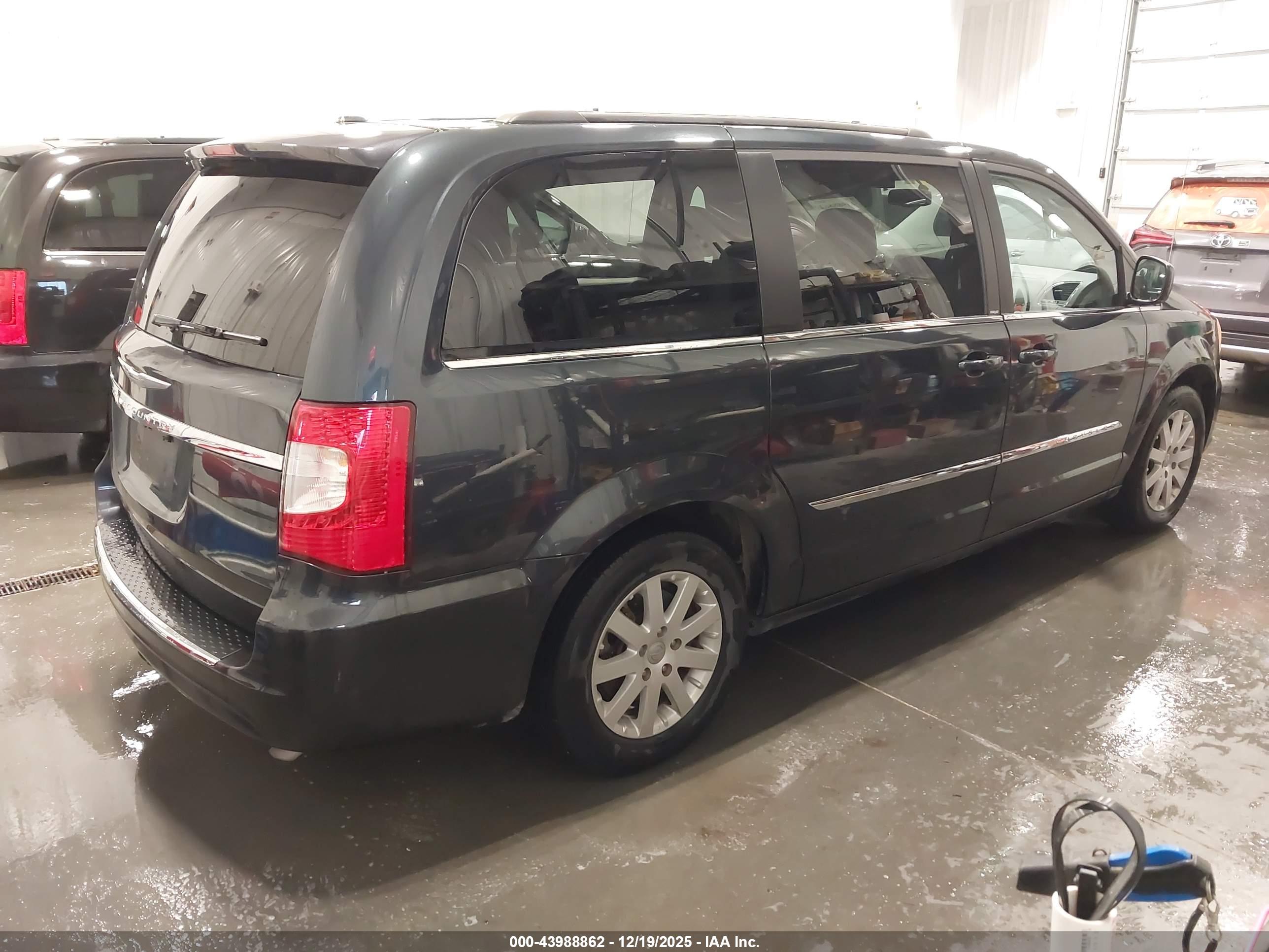 CHRYSLER TOWN image 4