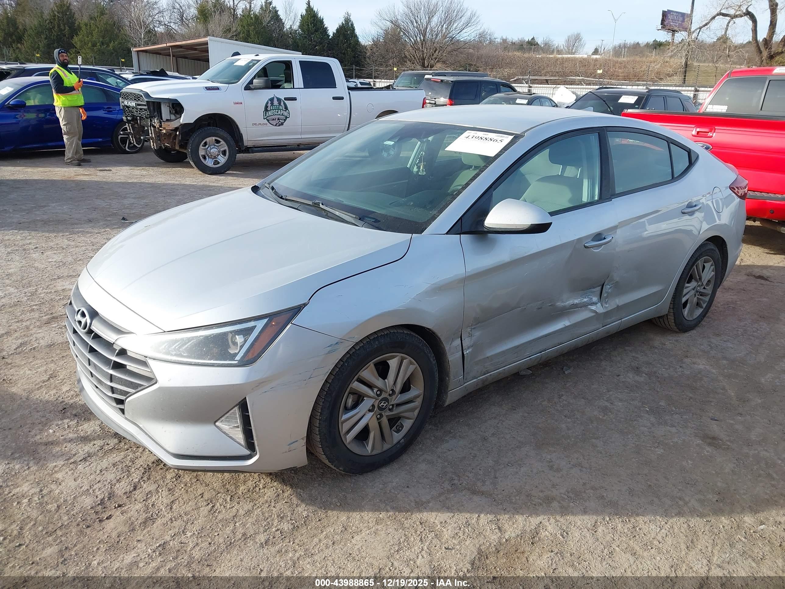 HYUNDAI ELANTRA image 2