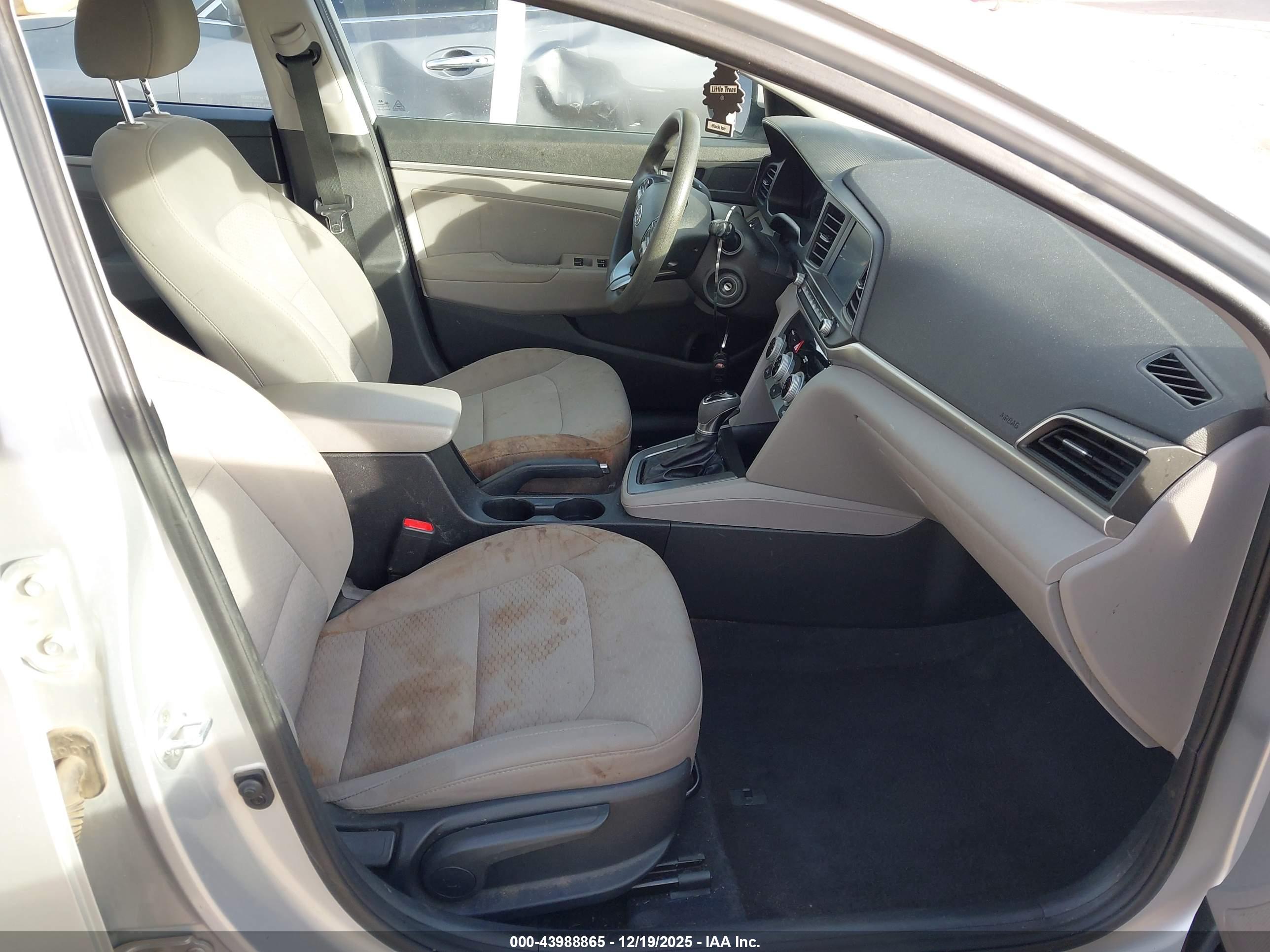 HYUNDAI ELANTRA image 5