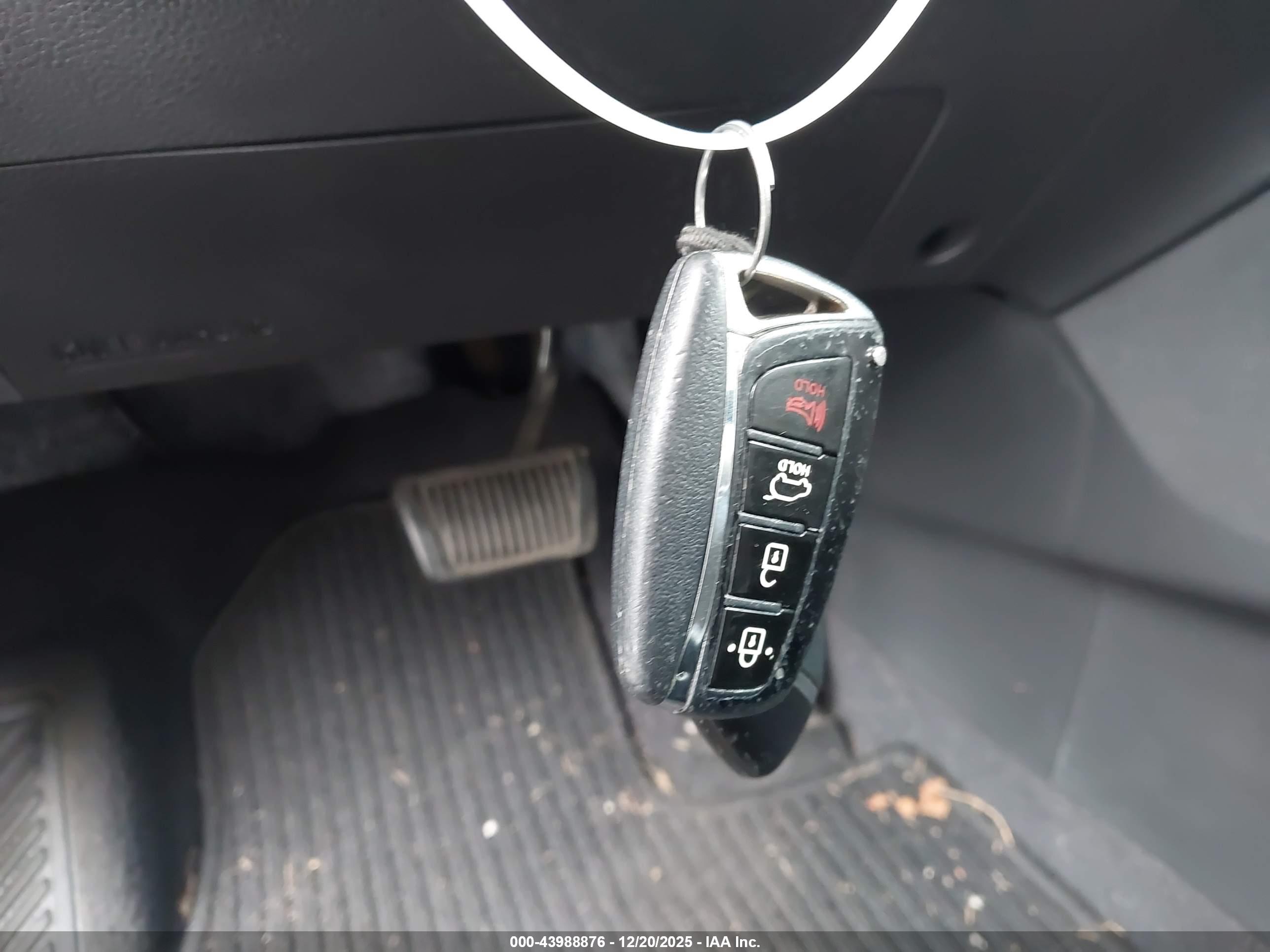 HYUNDAI SANTA image 11