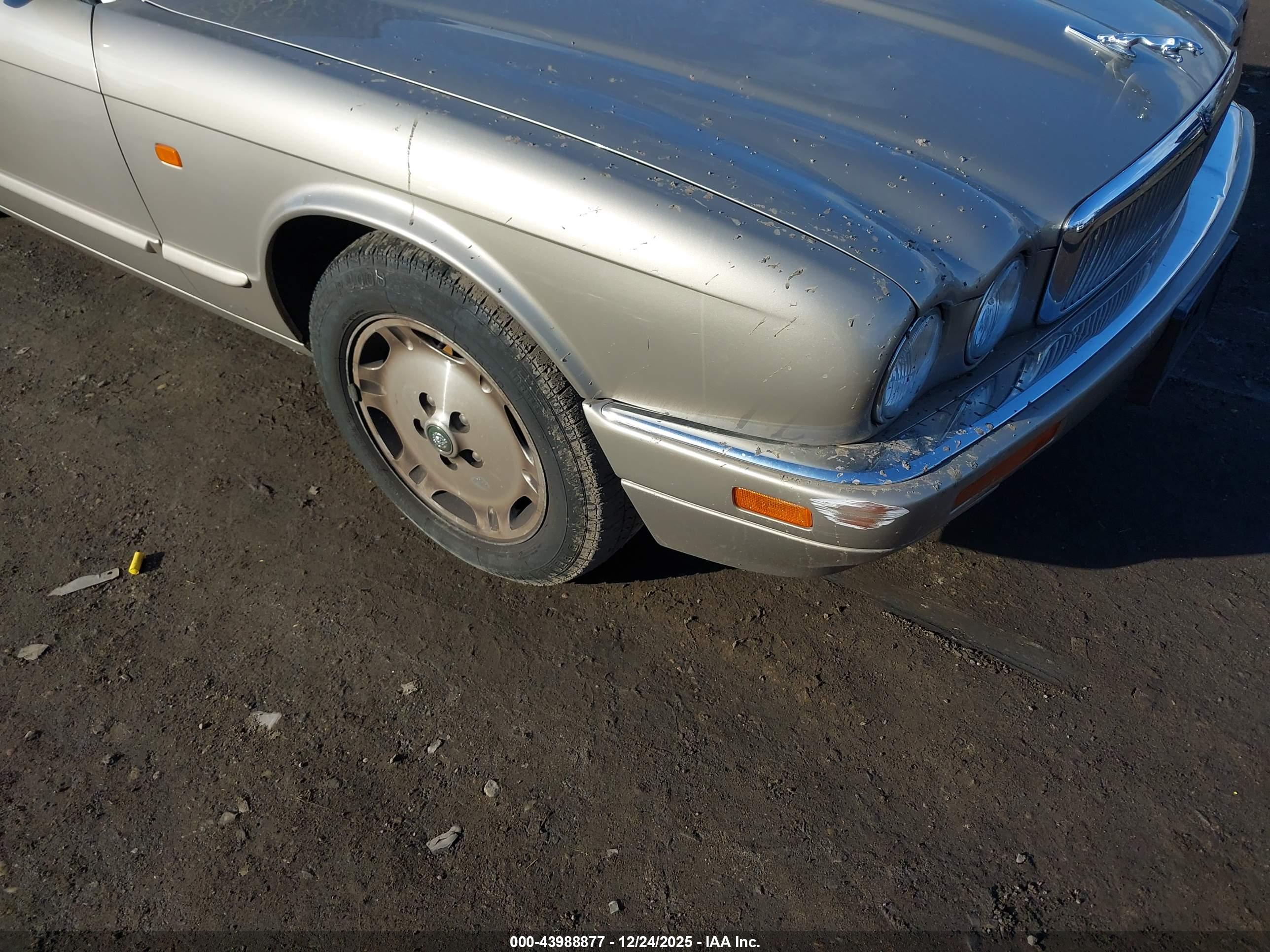 JAGUAR XJ6 image 6