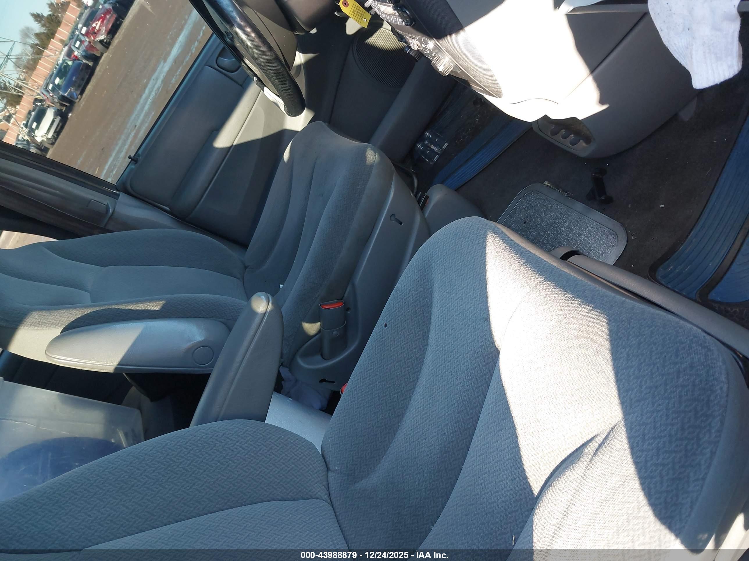 DODGE CARAVAN image 5