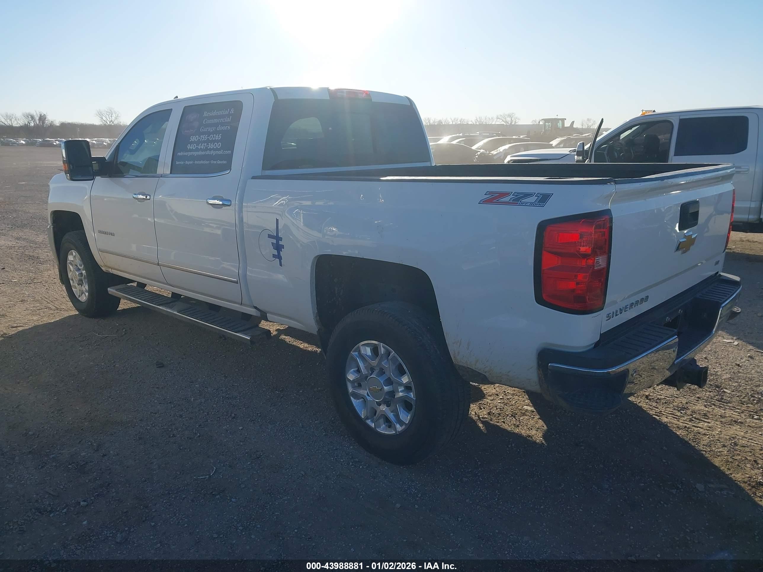 CHEVROLET SILVERADO image 3