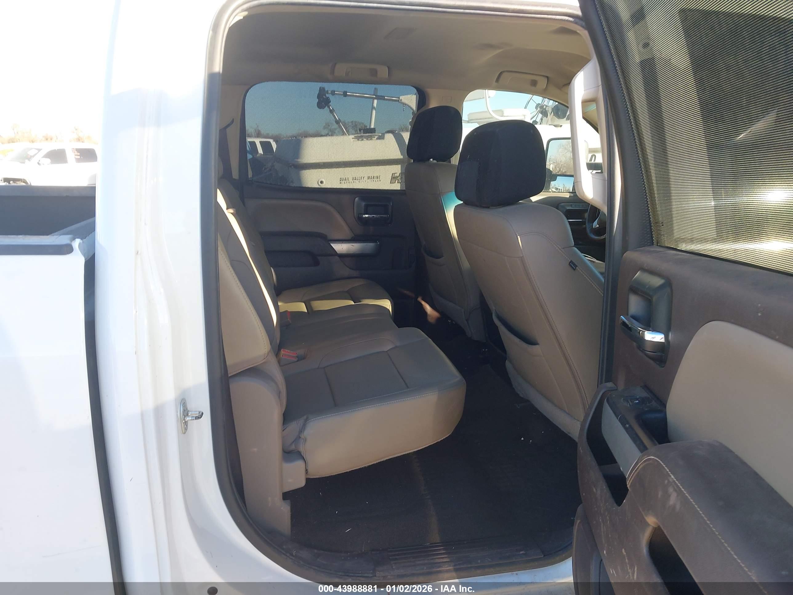 CHEVROLET SILVERADO image 8