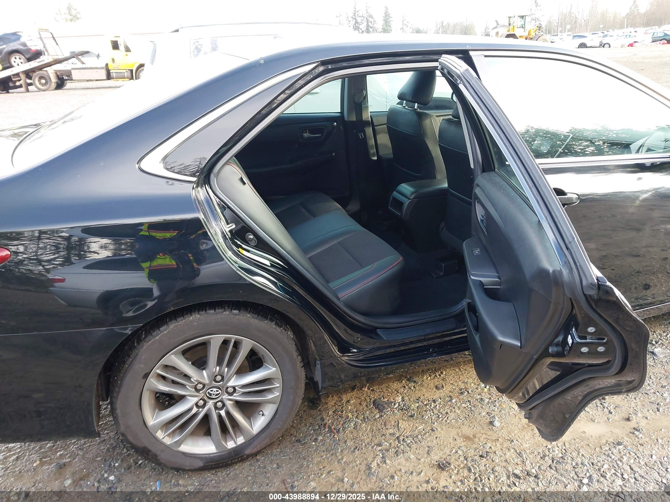 TOYOTA CAMRY image 8