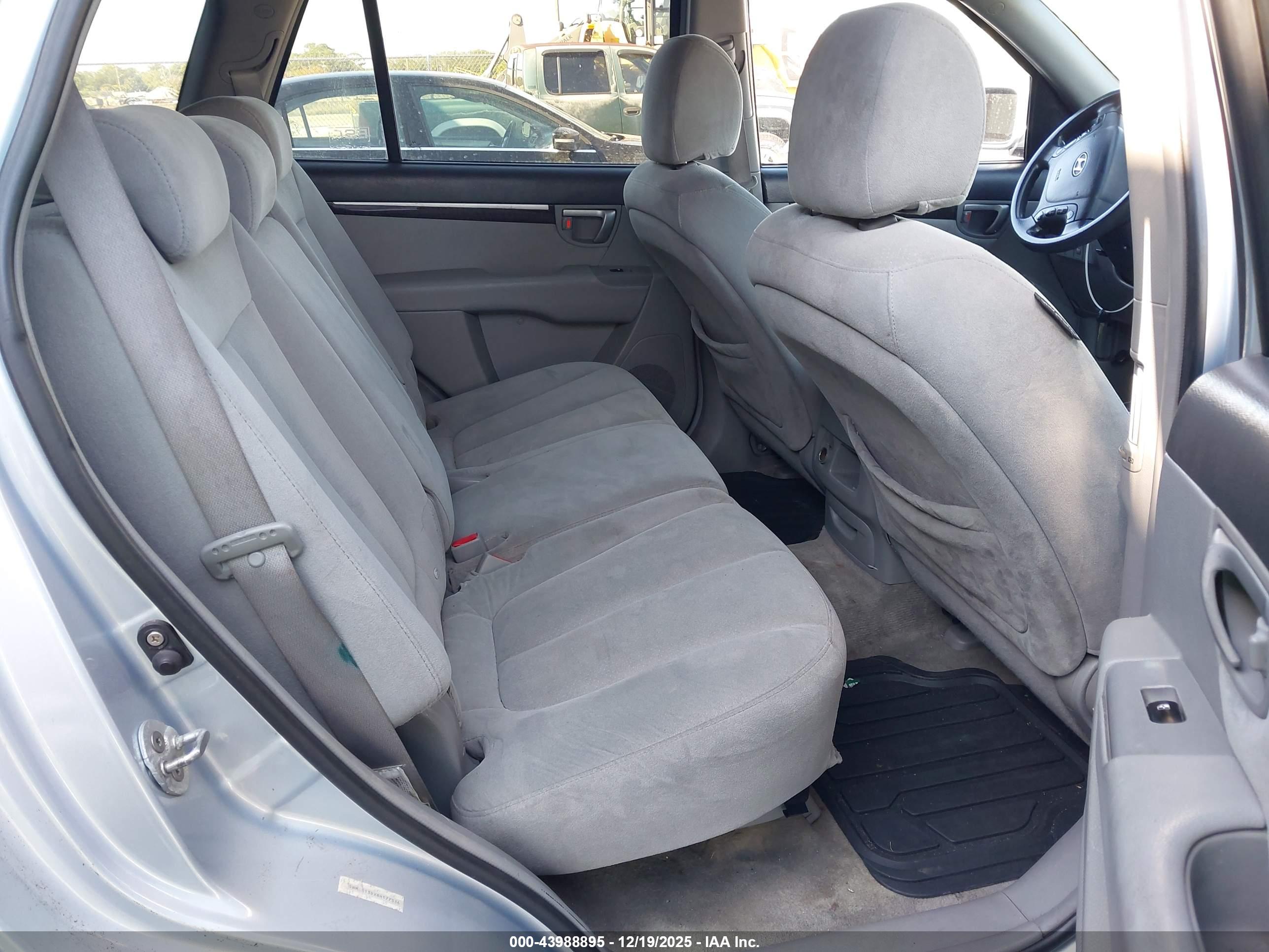 HYUNDAI SANTA image 8