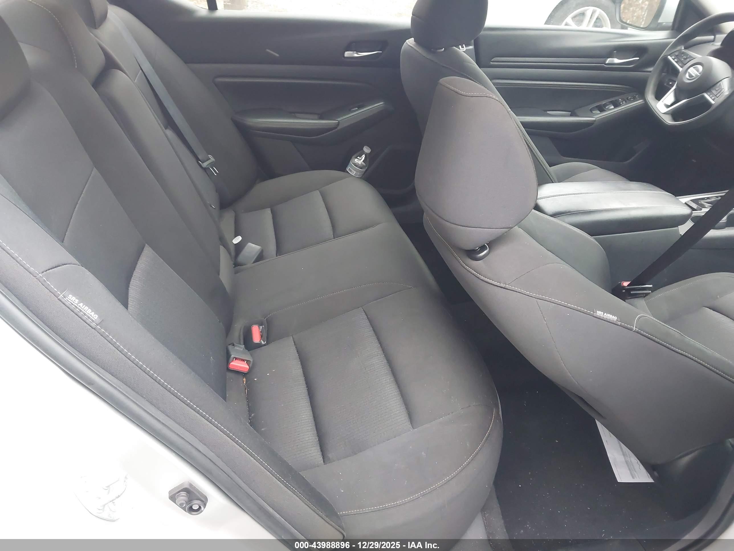NISSAN ALTIMA image 8