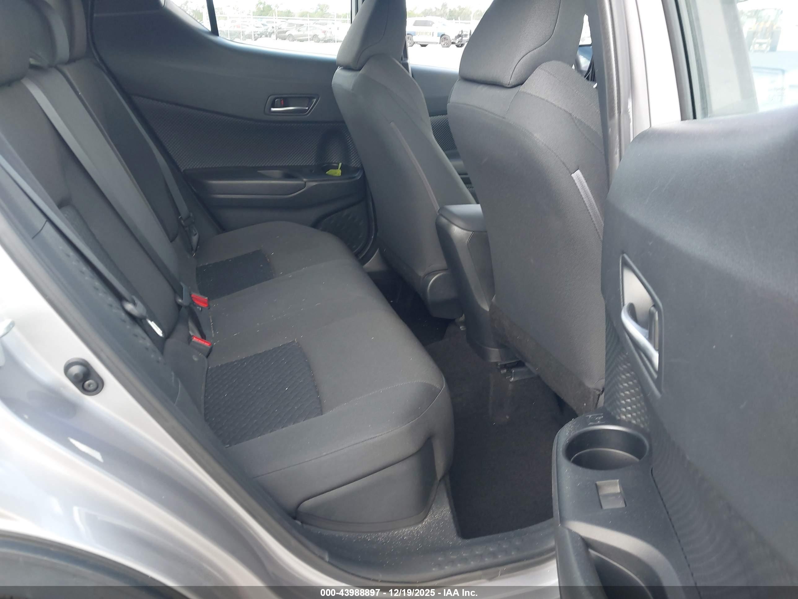 TOYOTA C-HR image 8