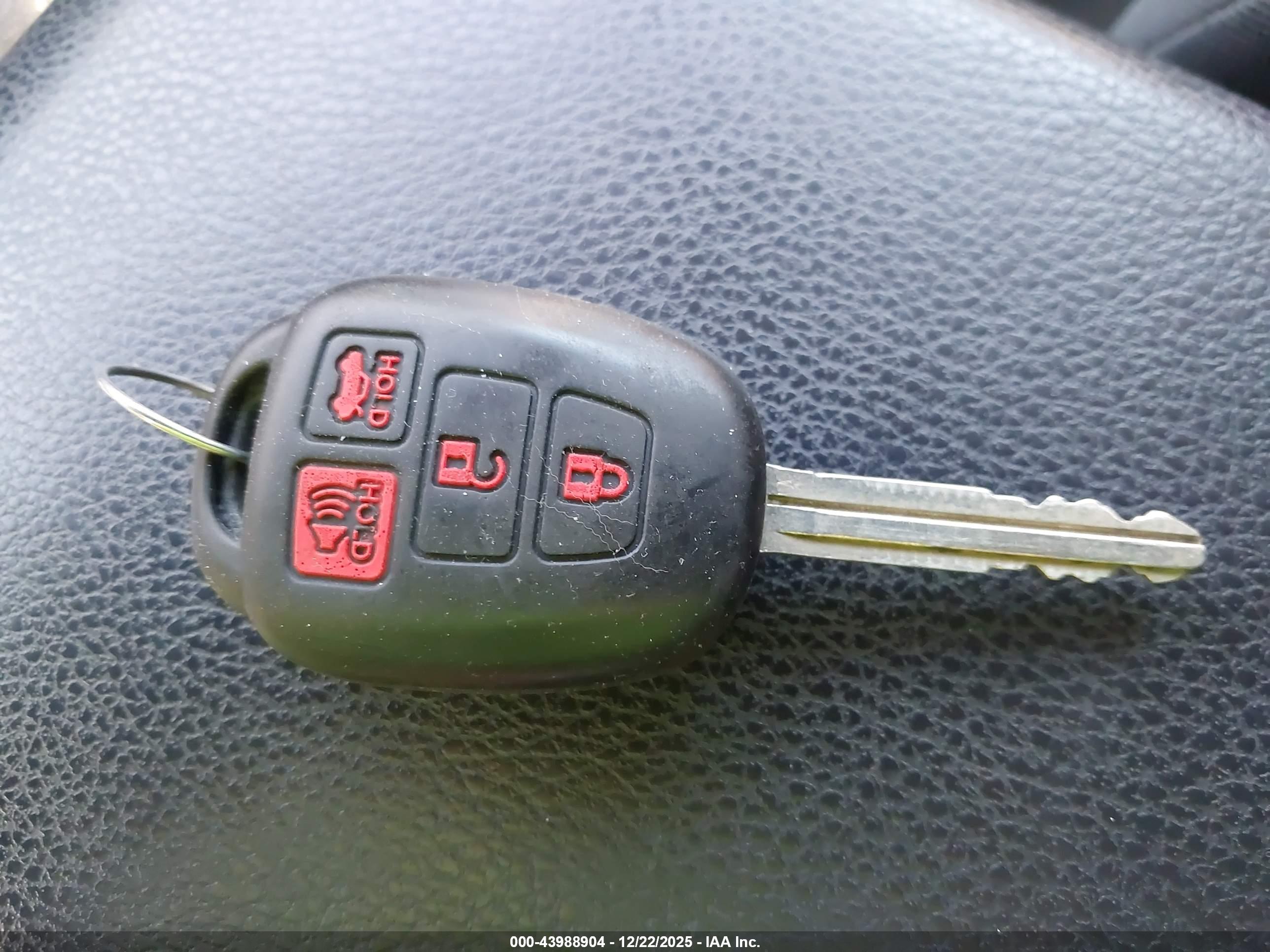TOYOTA RAV4 image 11