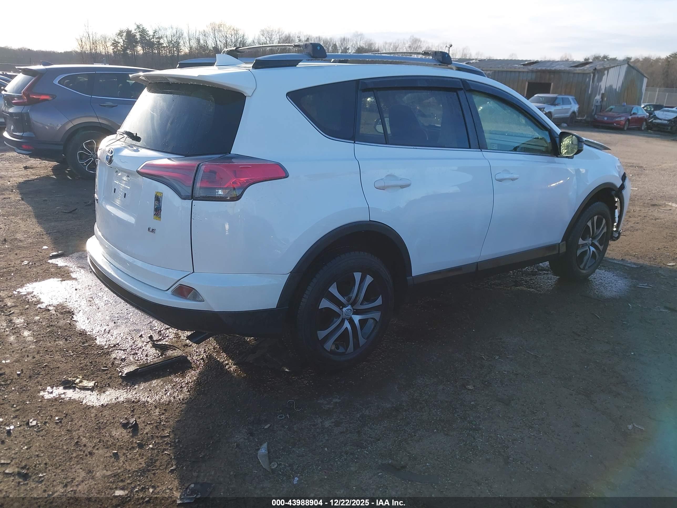 TOYOTA RAV4 image 4