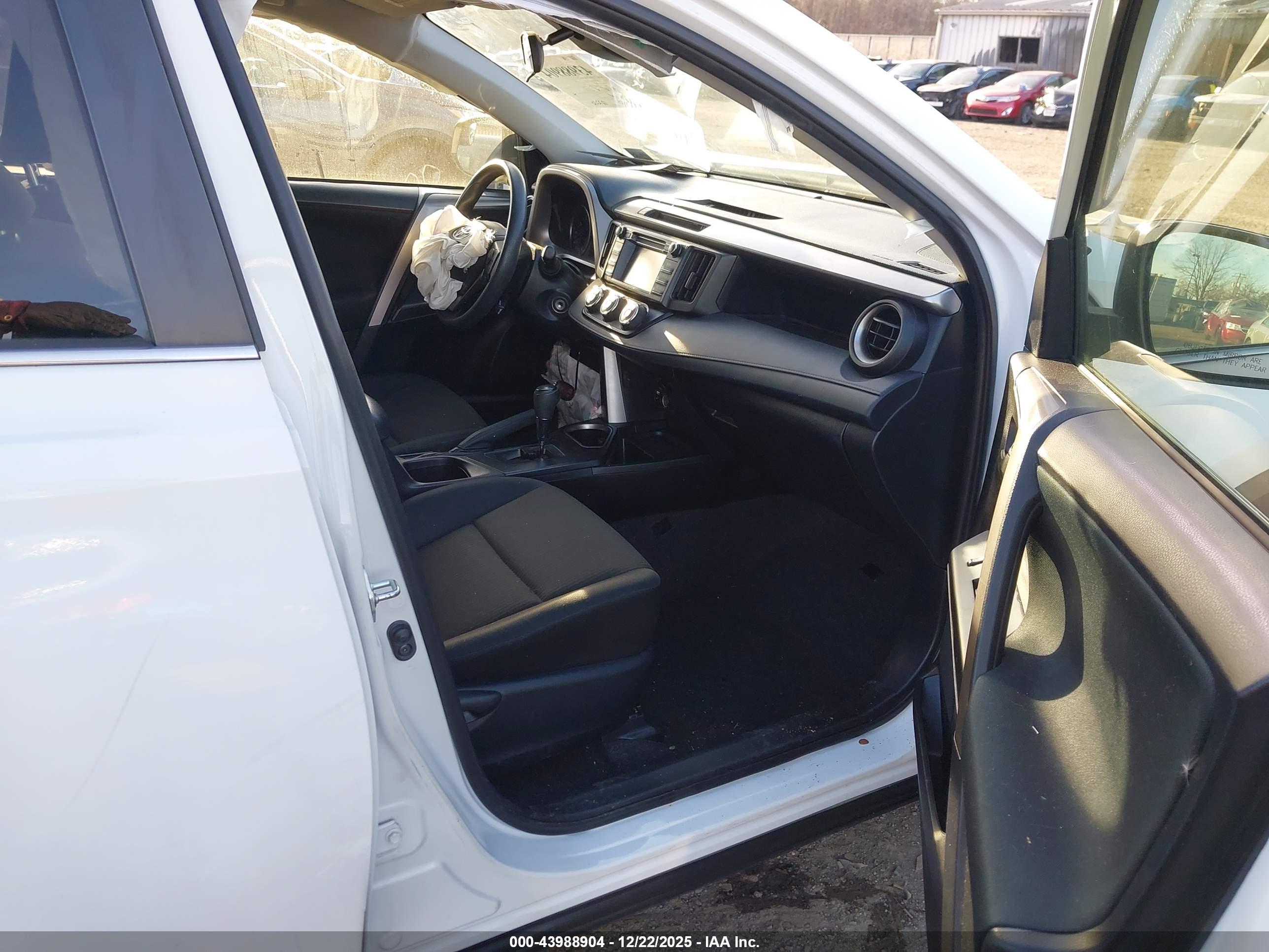 TOYOTA RAV4 image 5
