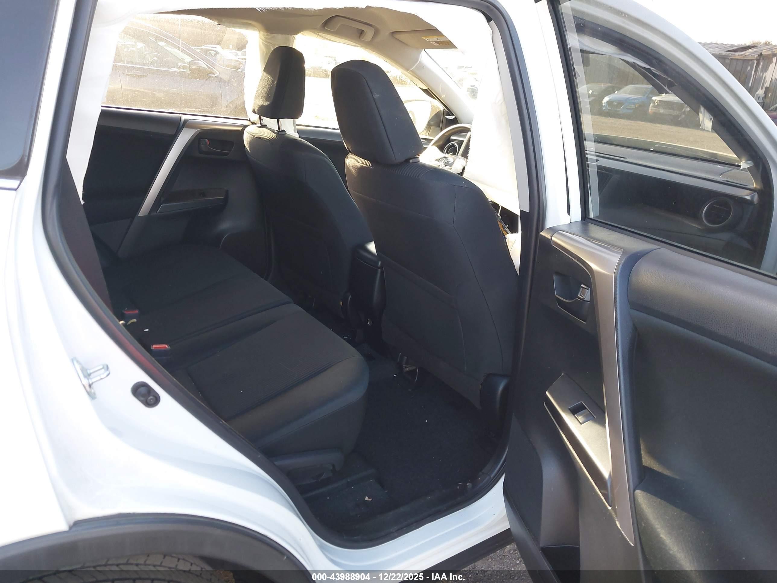TOYOTA RAV4 image 8