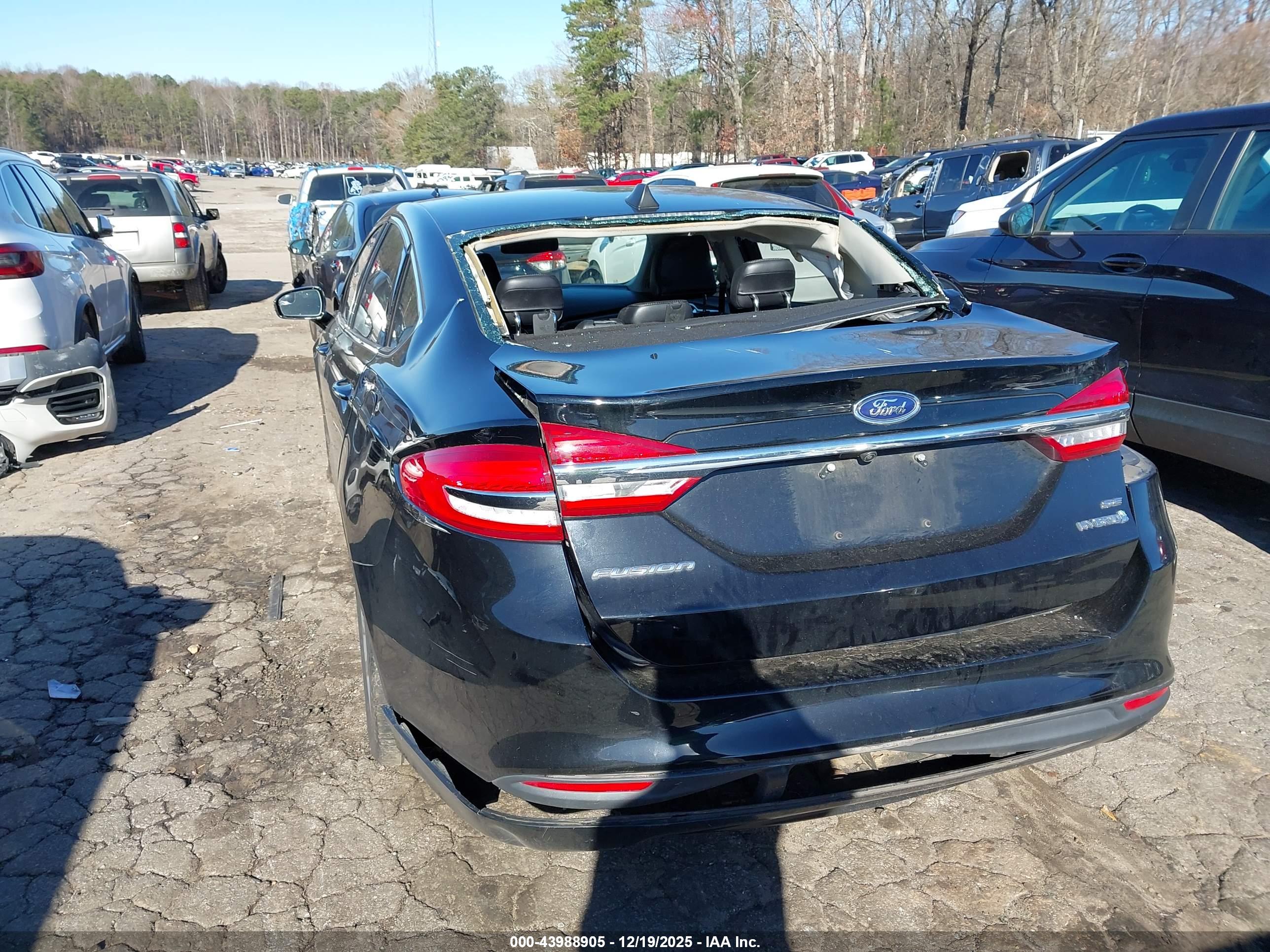 FORD FUSION image 3