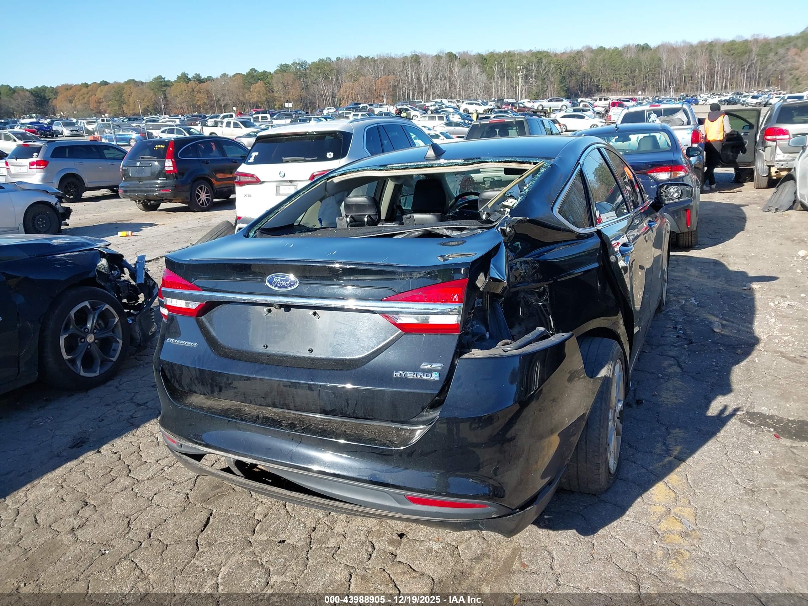 FORD FUSION image 4