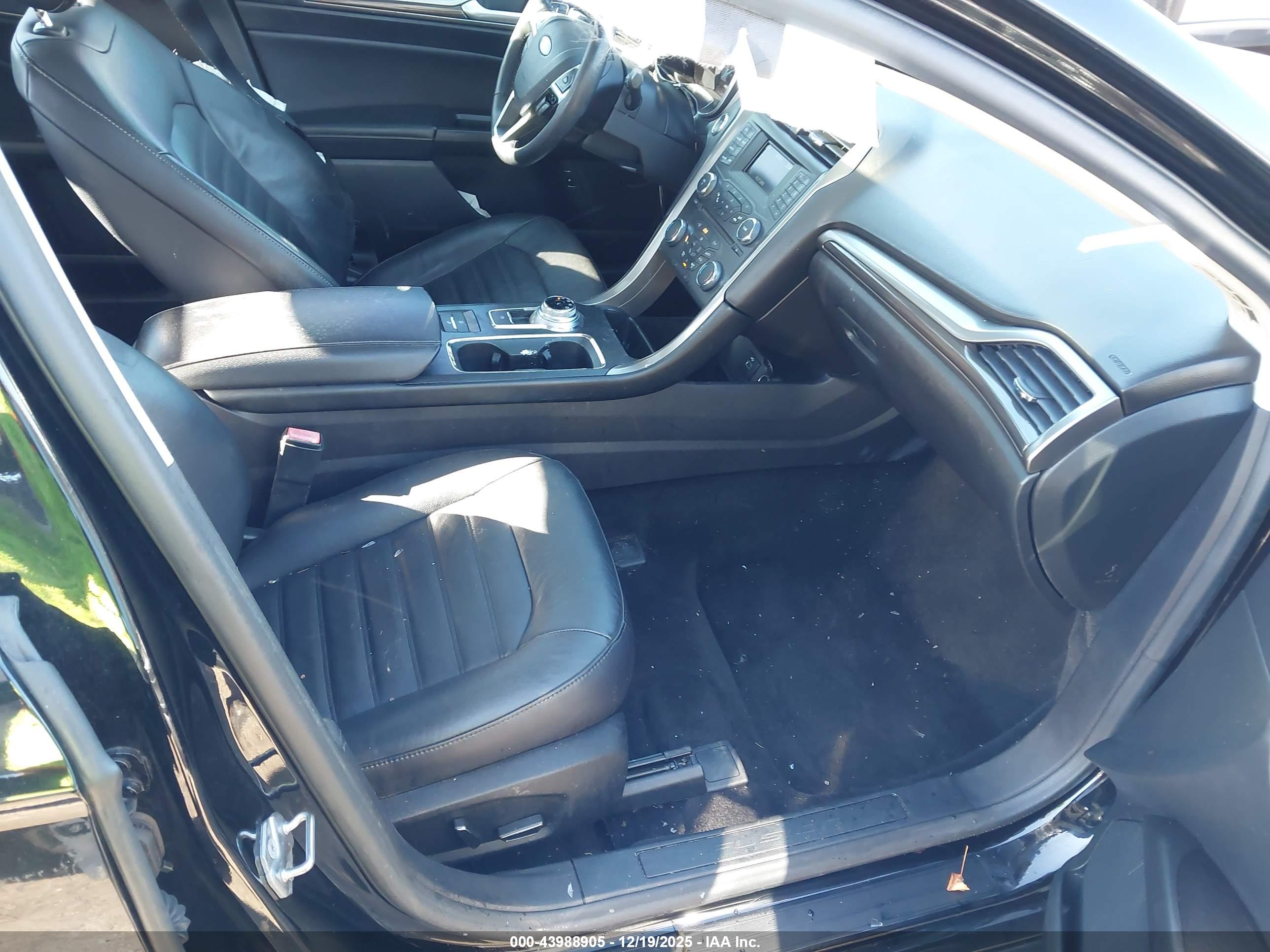 FORD FUSION image 5