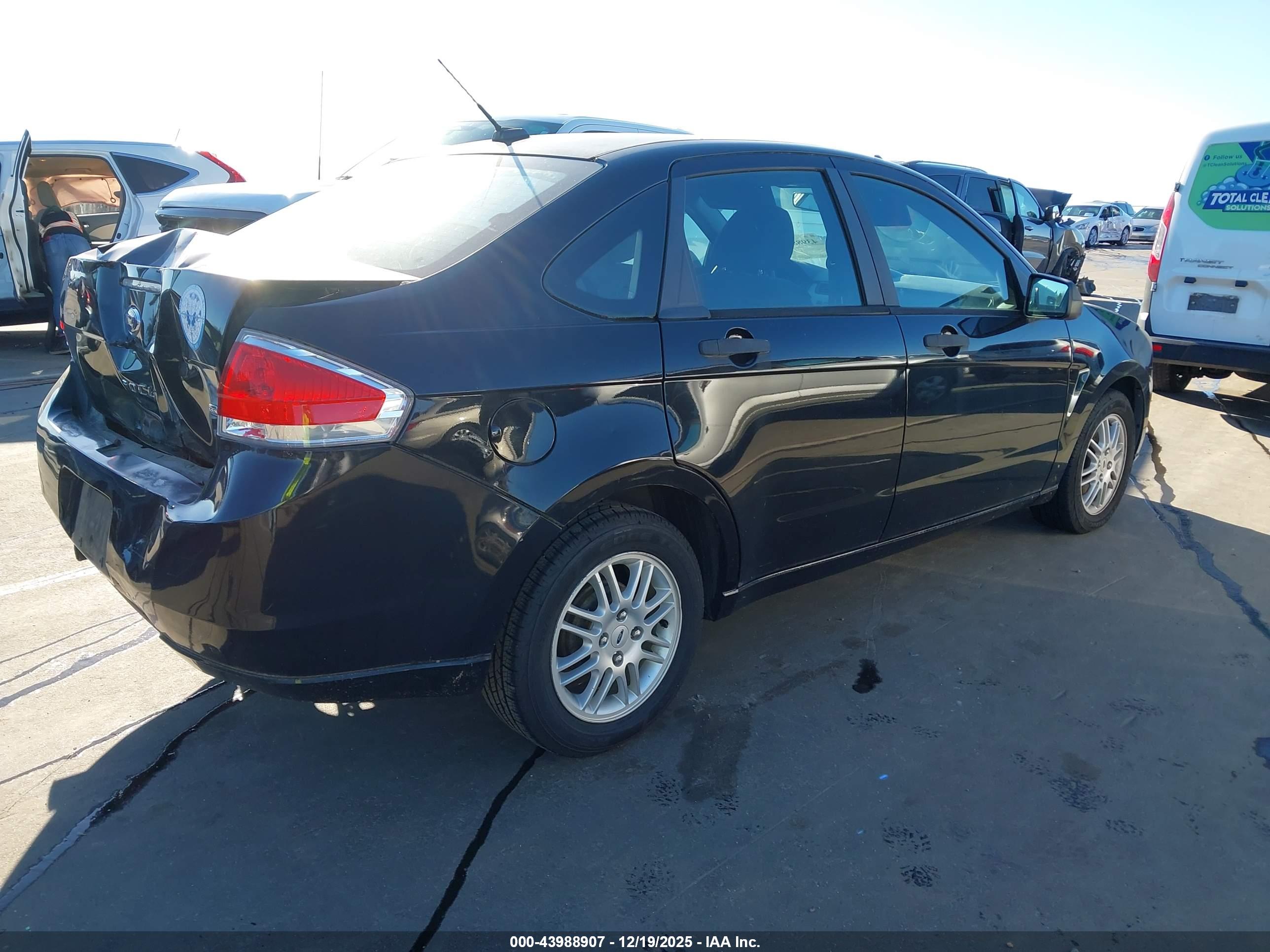 FORD FOCUS image 4