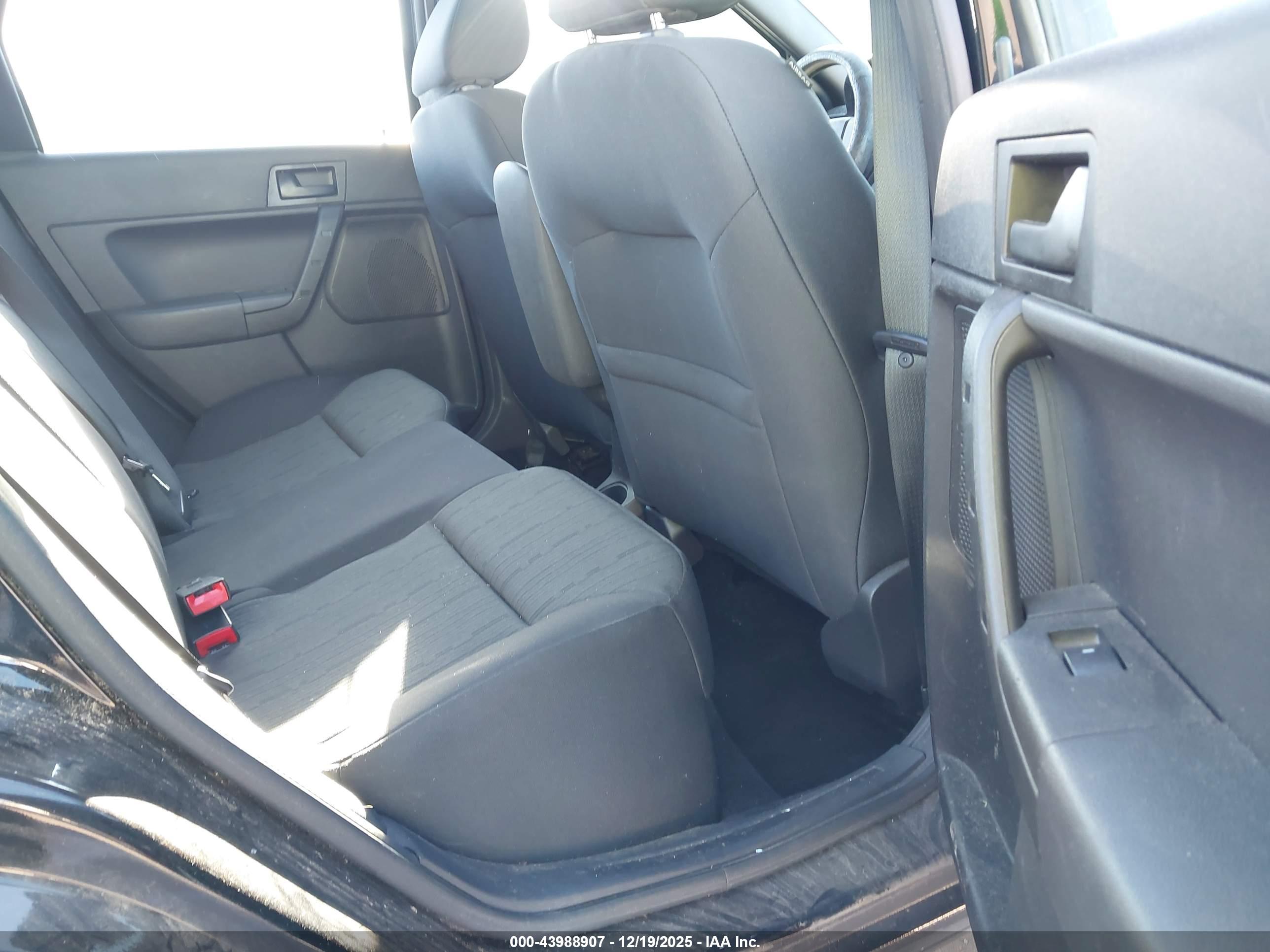FORD FOCUS image 8