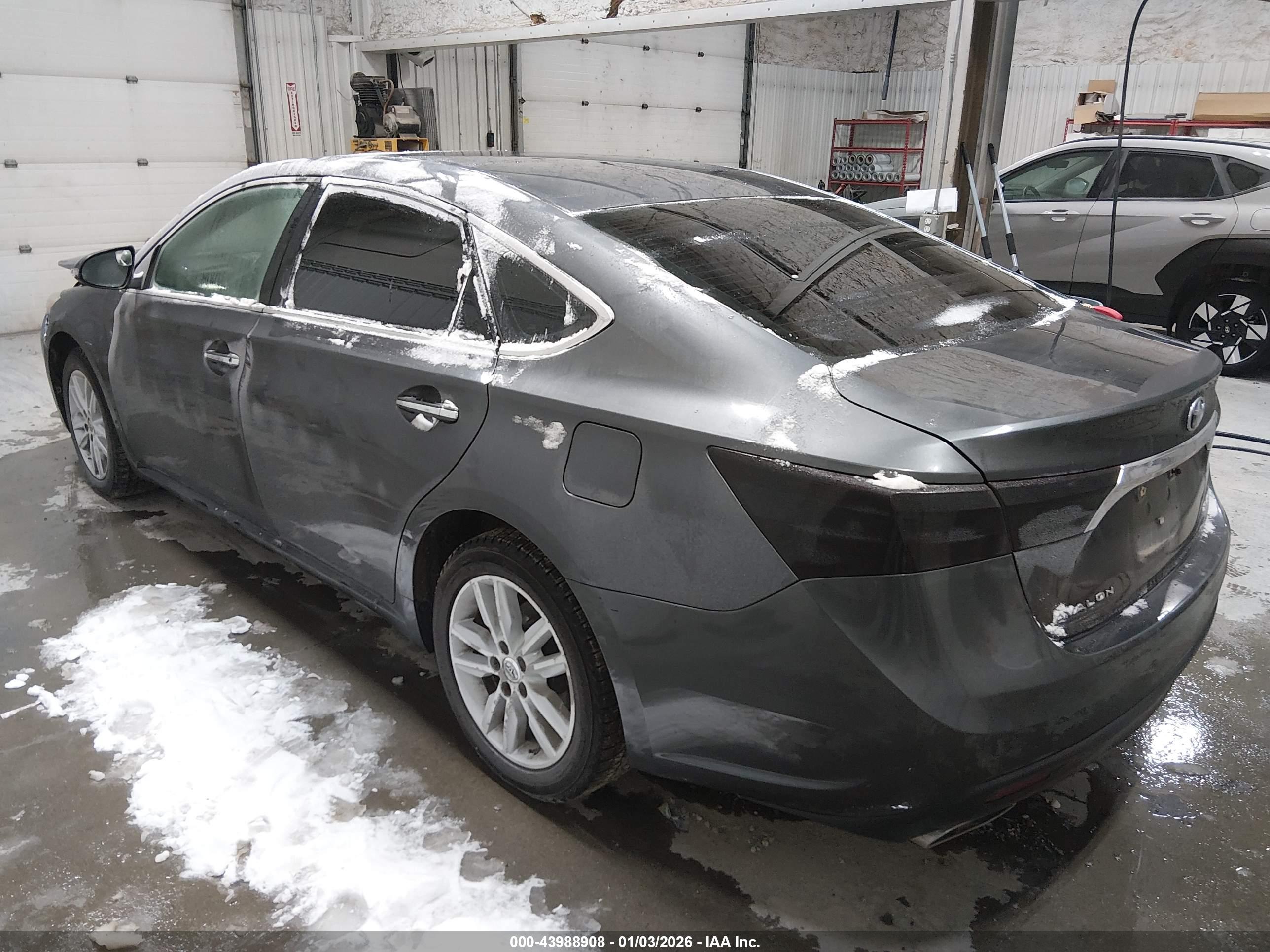 TOYOTA AVALON image 3