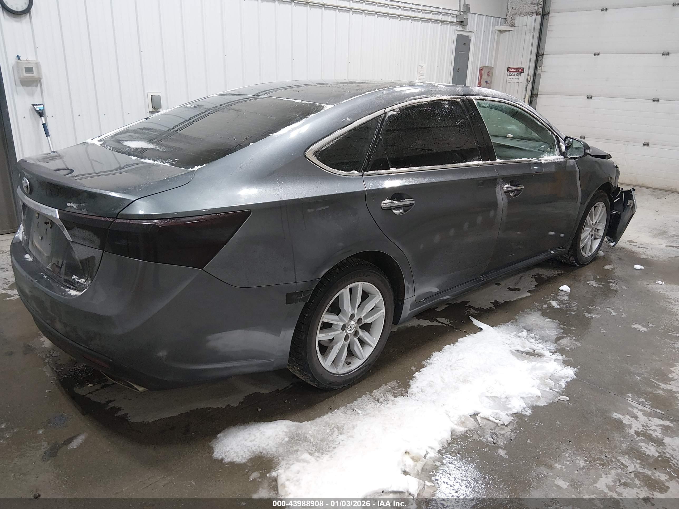 TOYOTA AVALON image 4